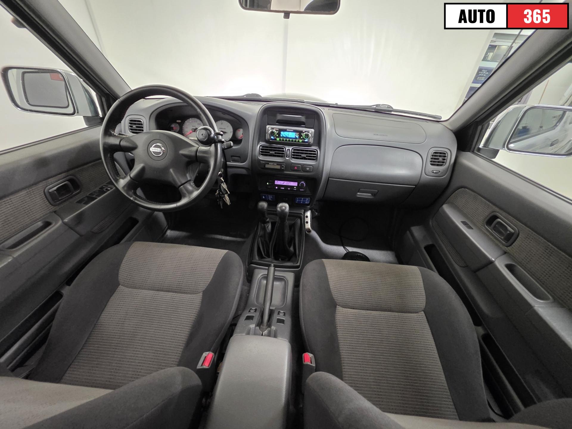 Nissan Navara - Image 11