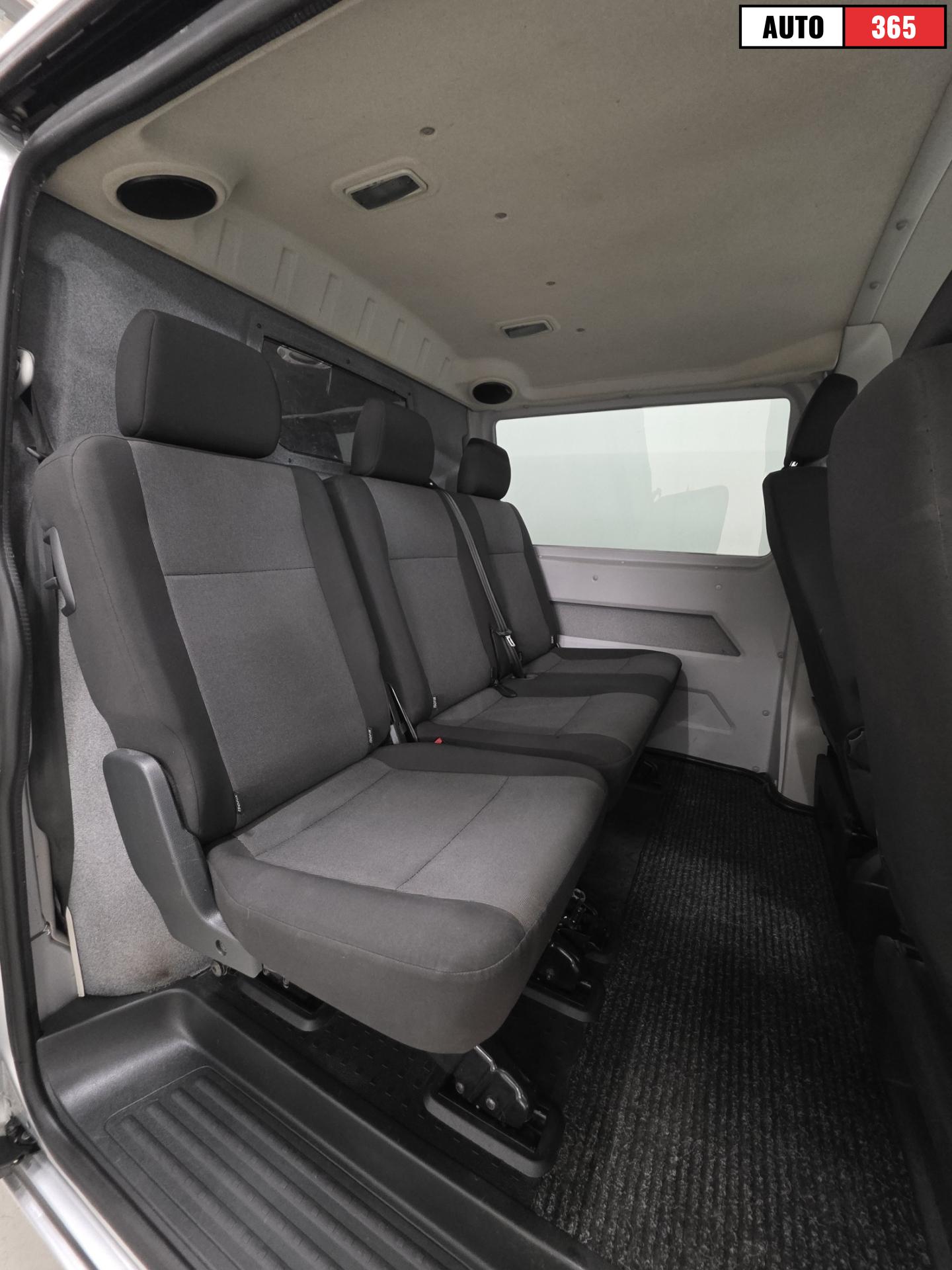 Volkswagen Transporter - Image 8