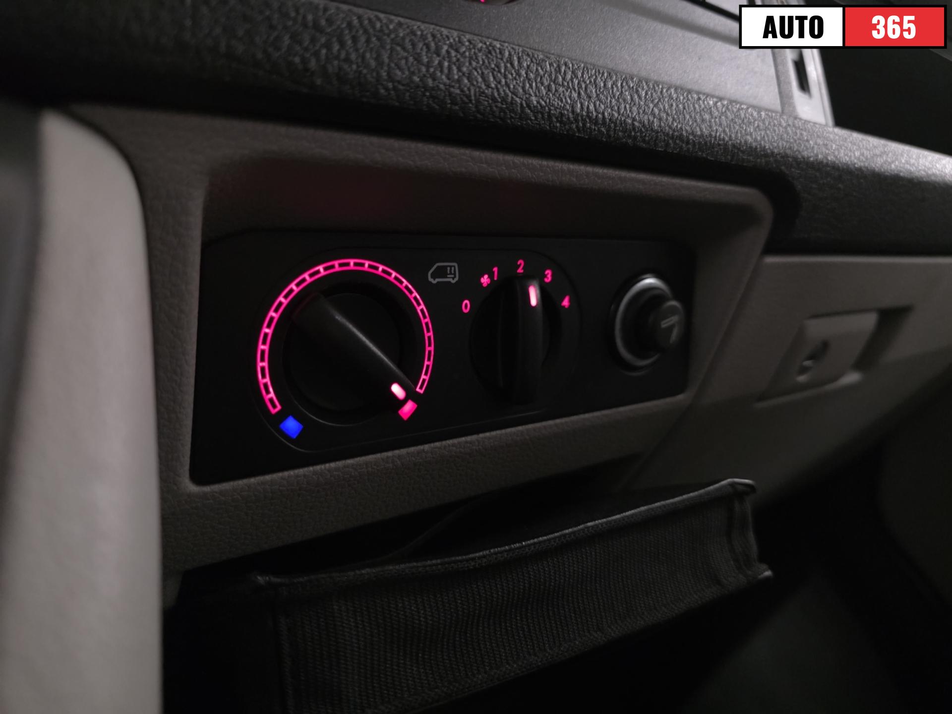 Volkswagen Transporter - Image 16