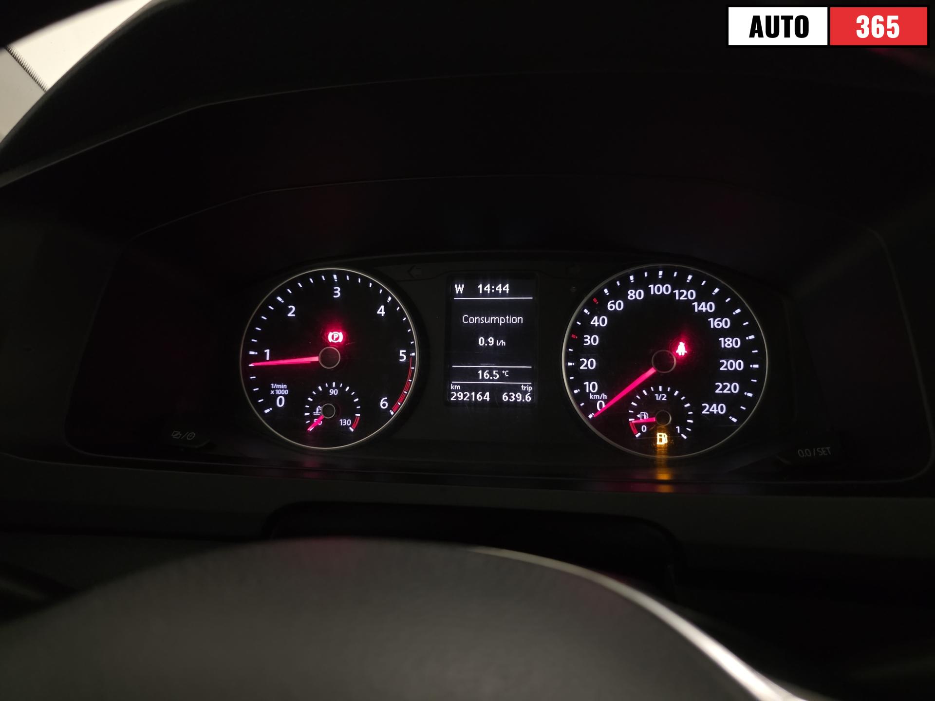 Volkswagen Transporter - Image 11