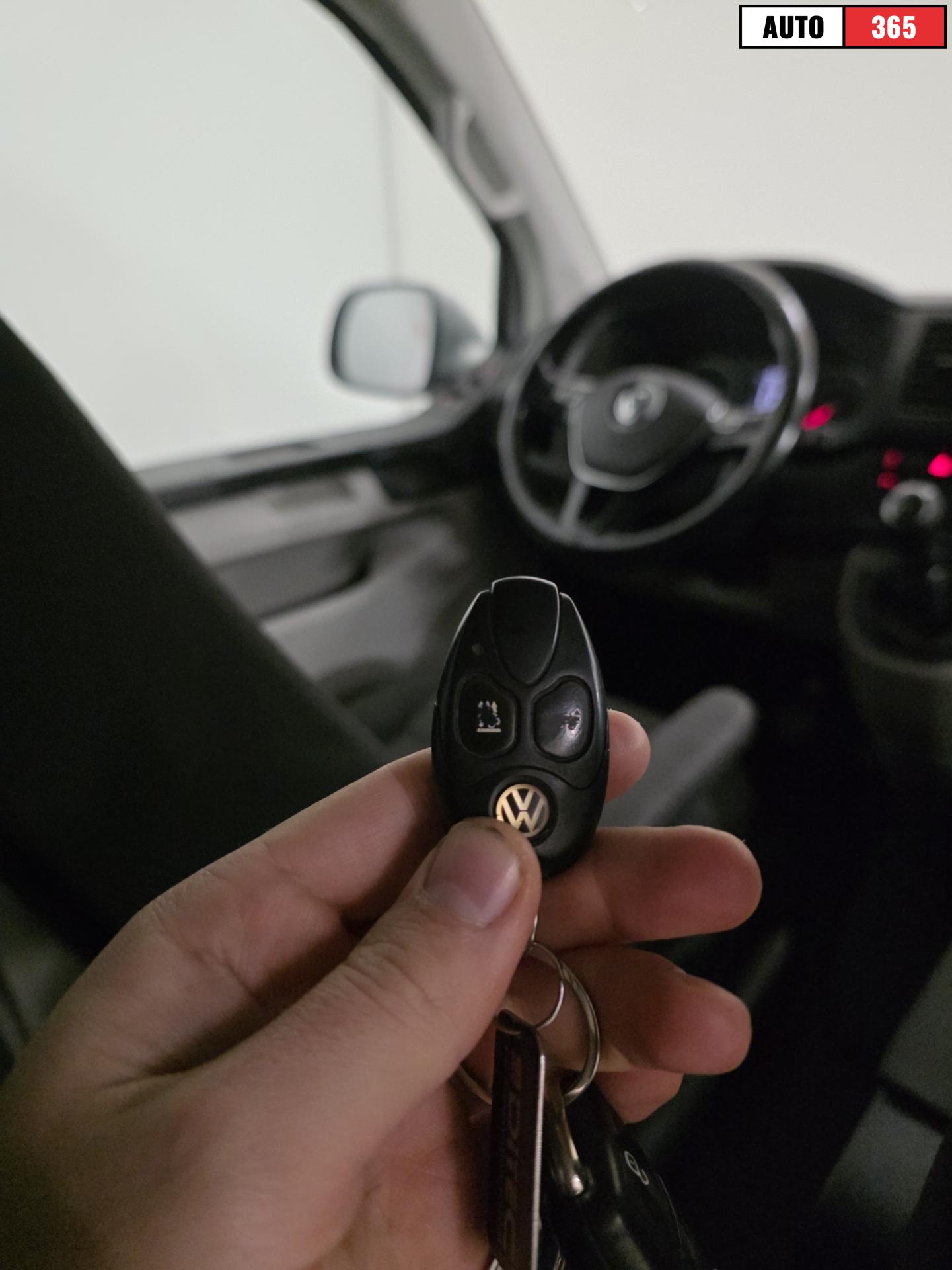 Volkswagen Transporter - Image 24