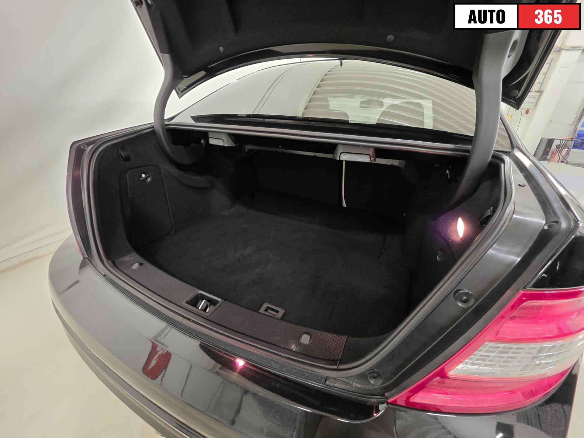 Mercedes-Benz C 63 AMG - Image 10