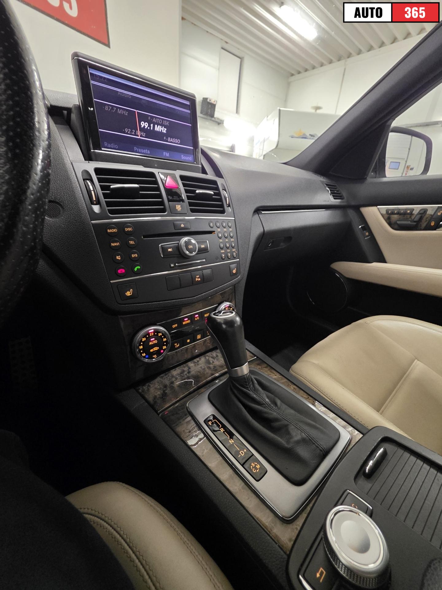 Mercedes-Benz C 63 AMG - Image 20