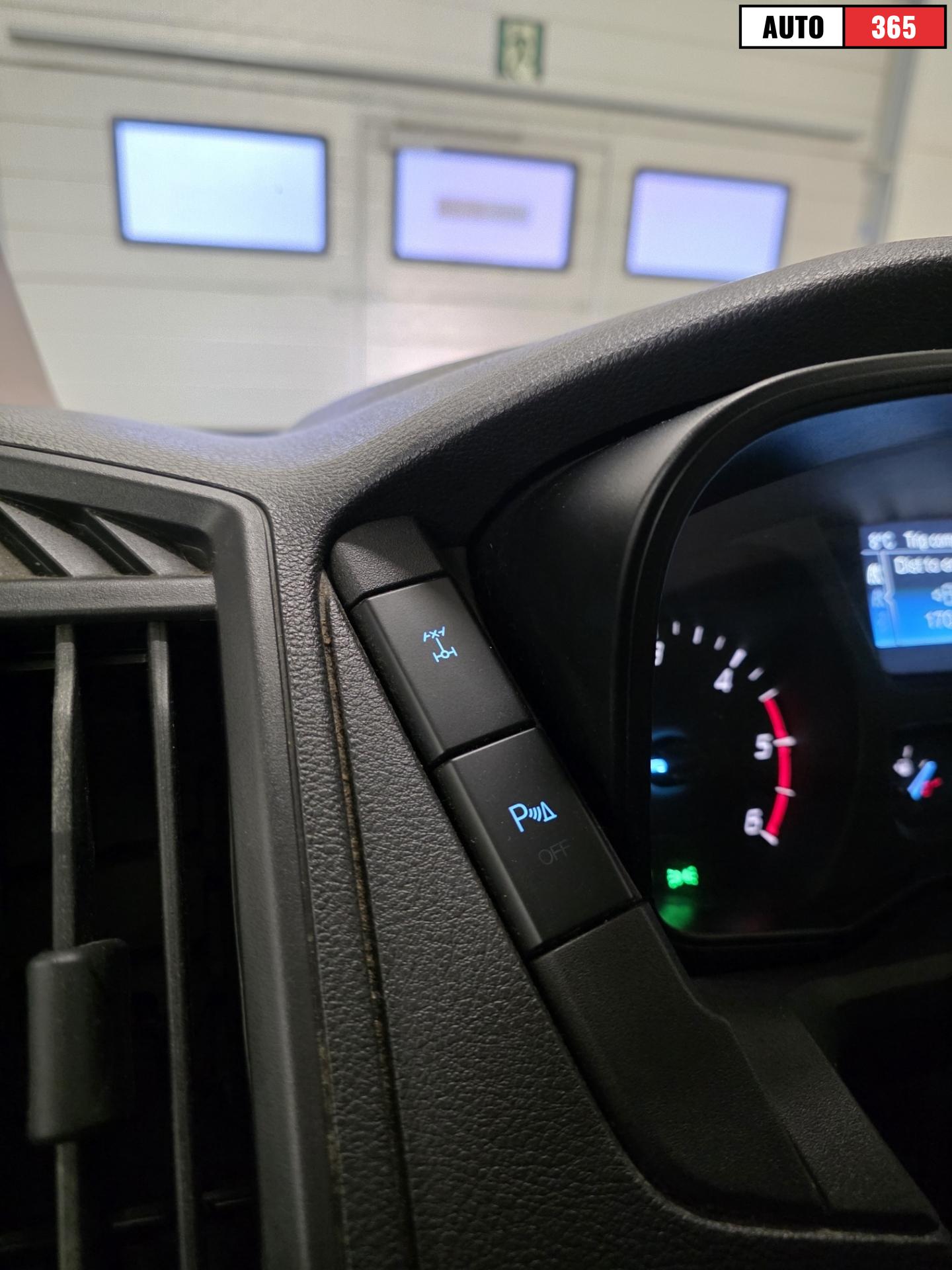 Ford Transit - Image 12