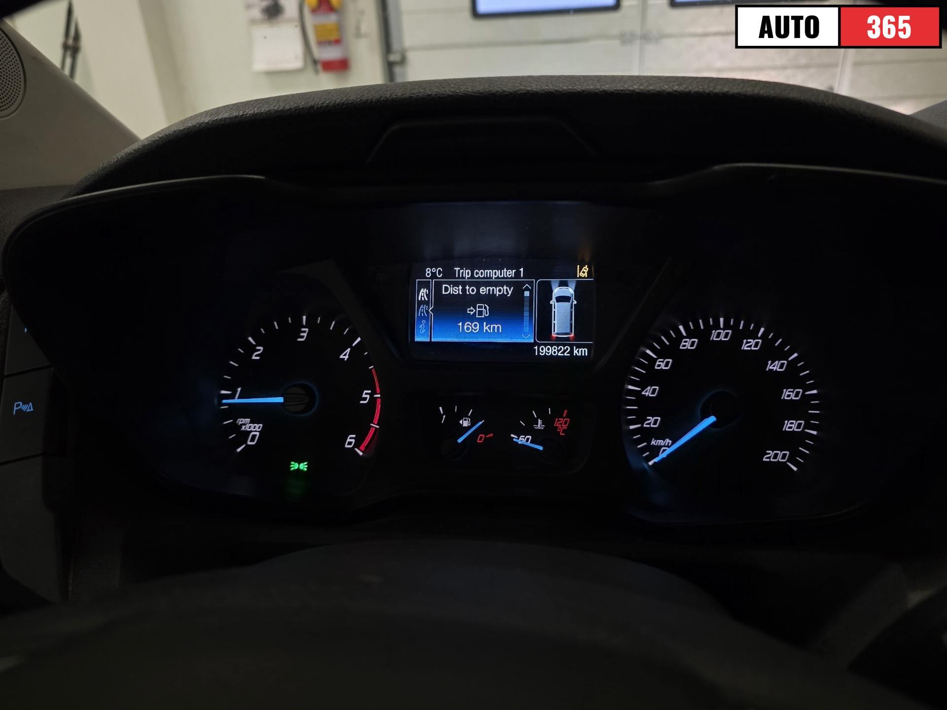 Ford Transit - Image 9