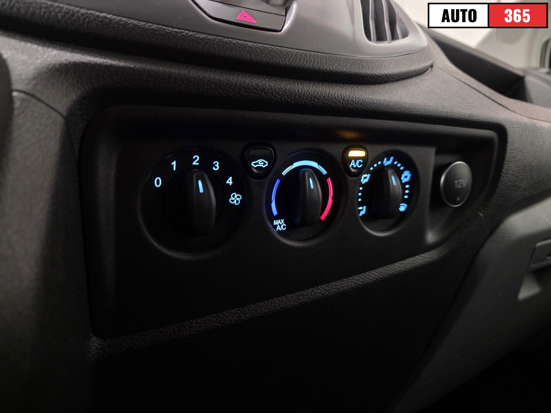 Ford Transit - Image 11