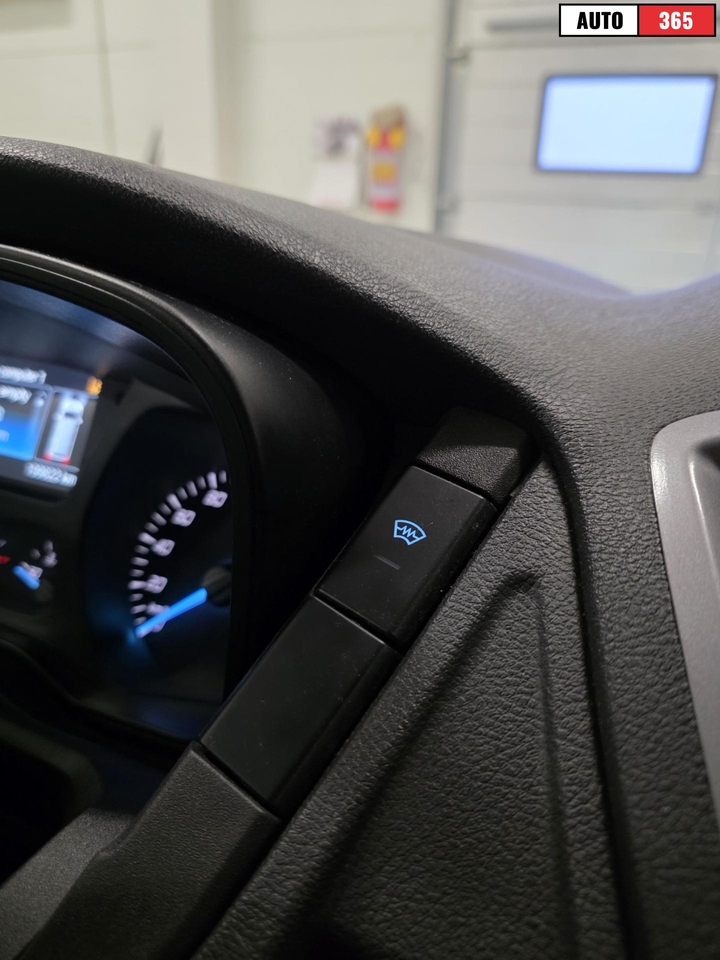 Ford Transit - Image 16