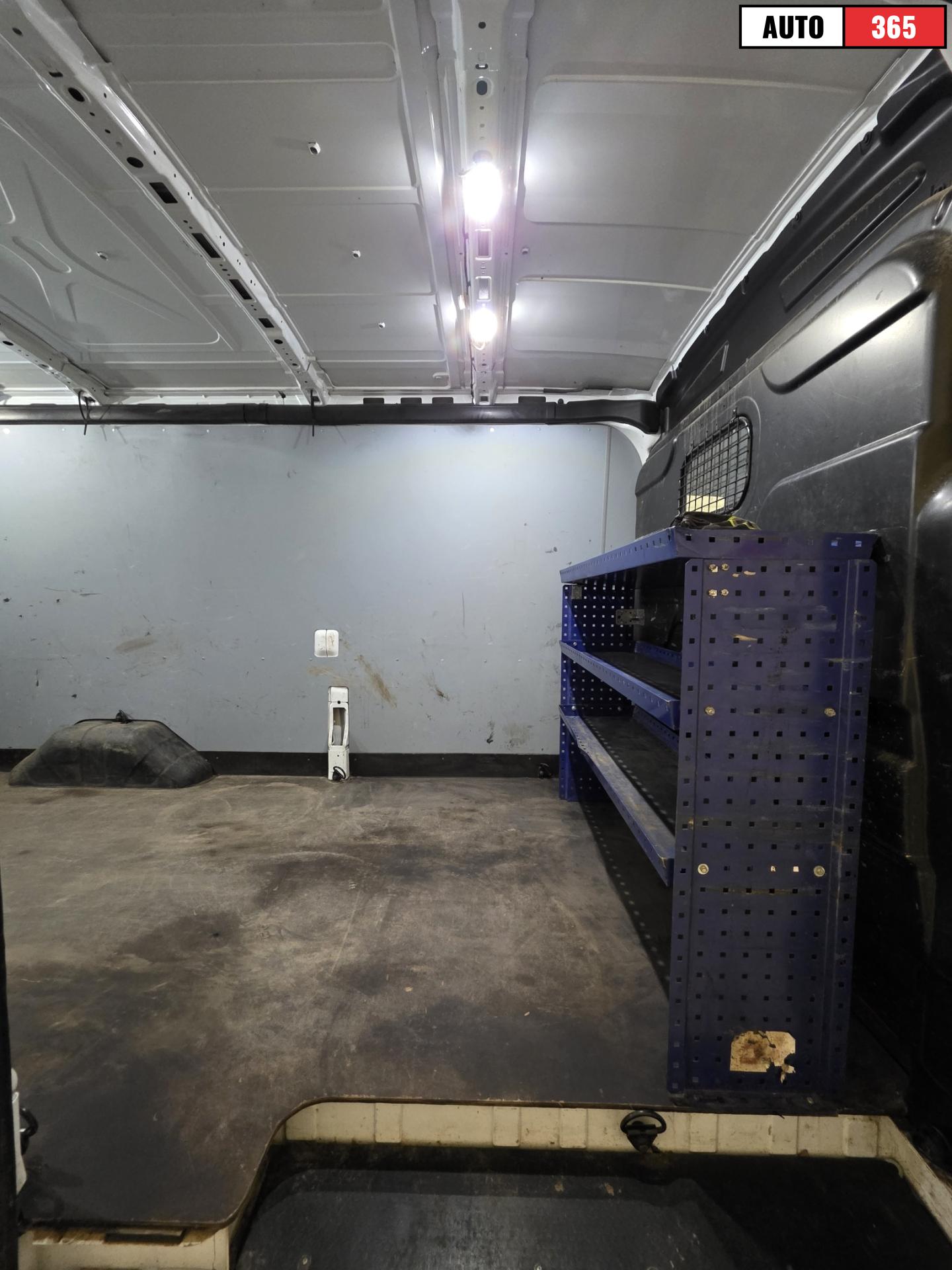 Ford Transit - Image 20