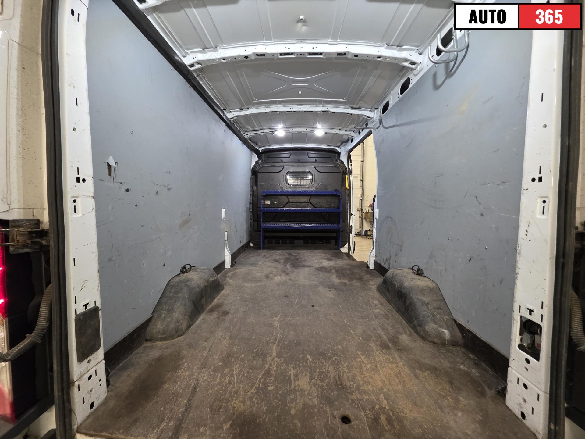 Ford Transit - Image 19