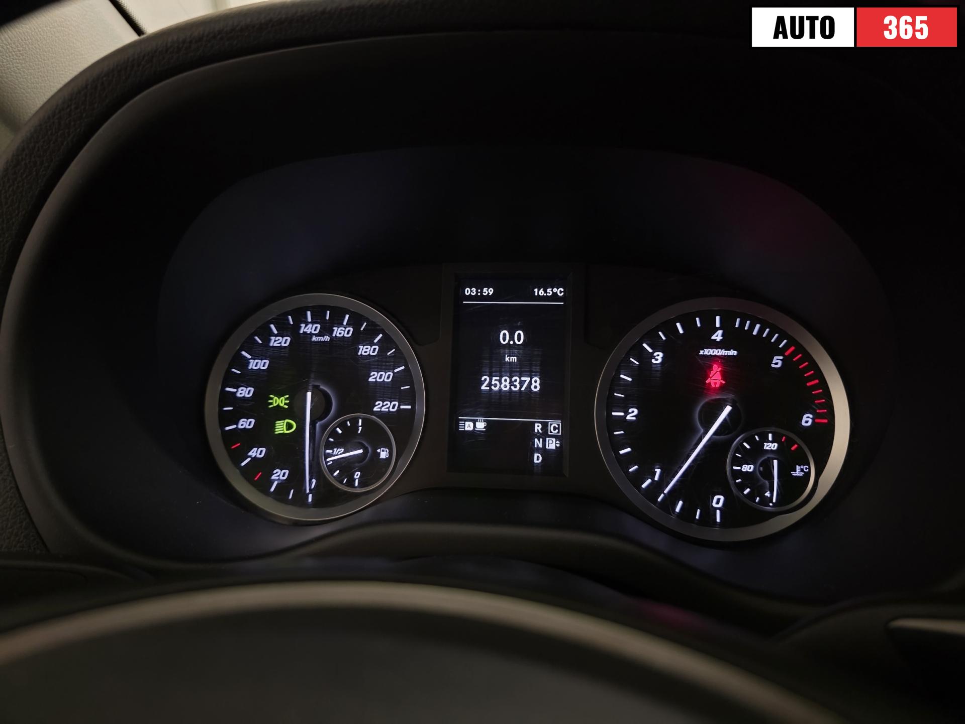 Mercedes-Benz Vito - Image 10