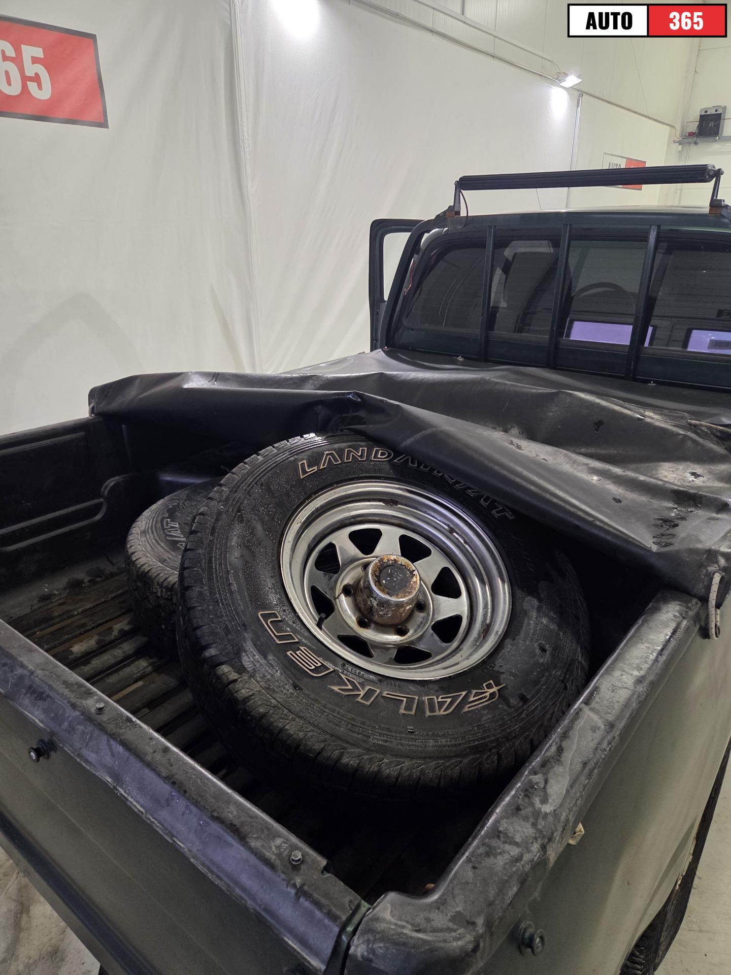 Toyota Hilux - Image 6