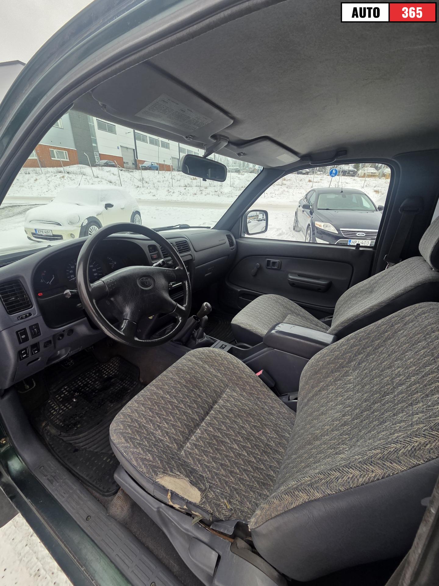 Toyota Hilux - Image 8