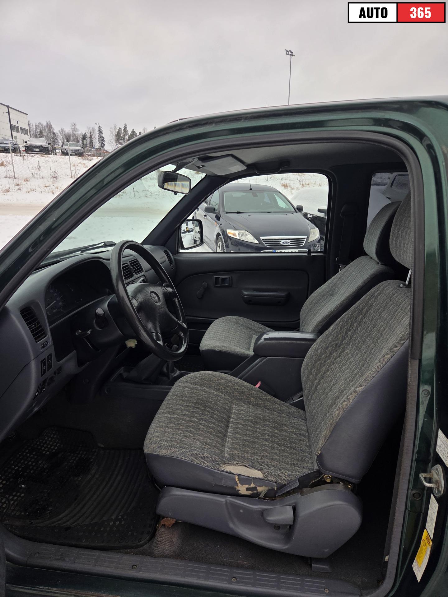 Toyota Hilux - Image 9