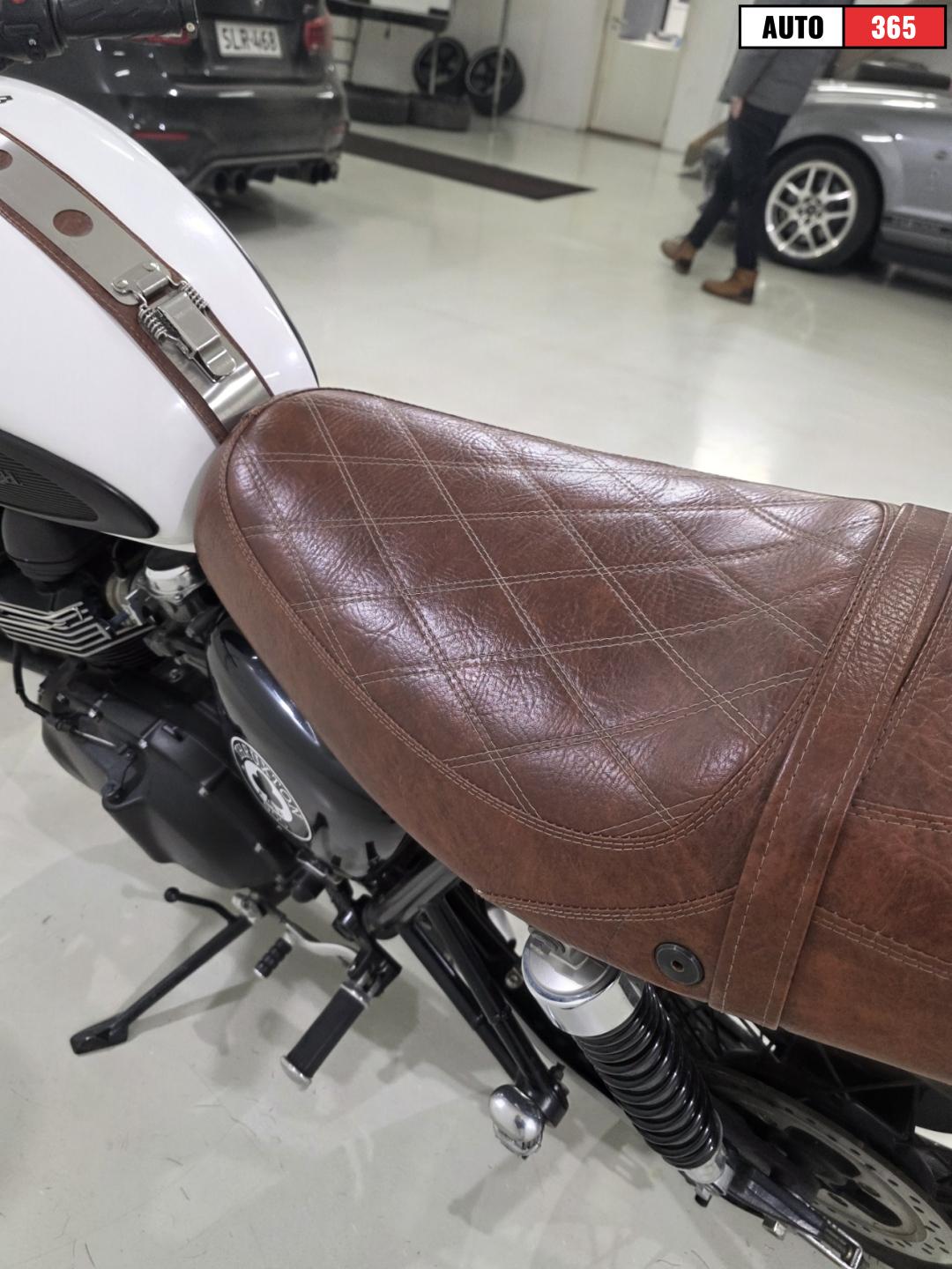 Triumph Thruxton - Image 6