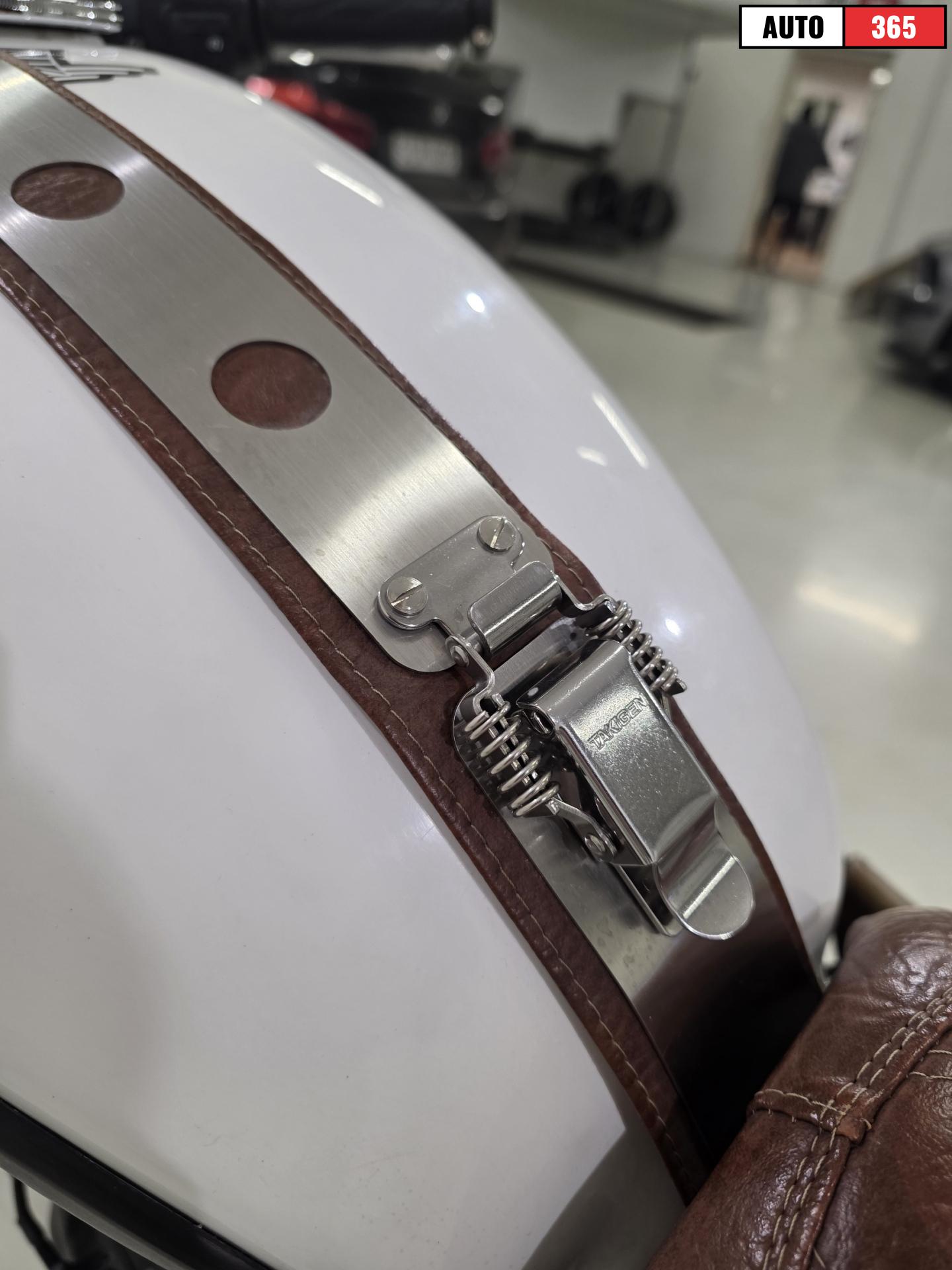 Triumph Thruxton - Image 5