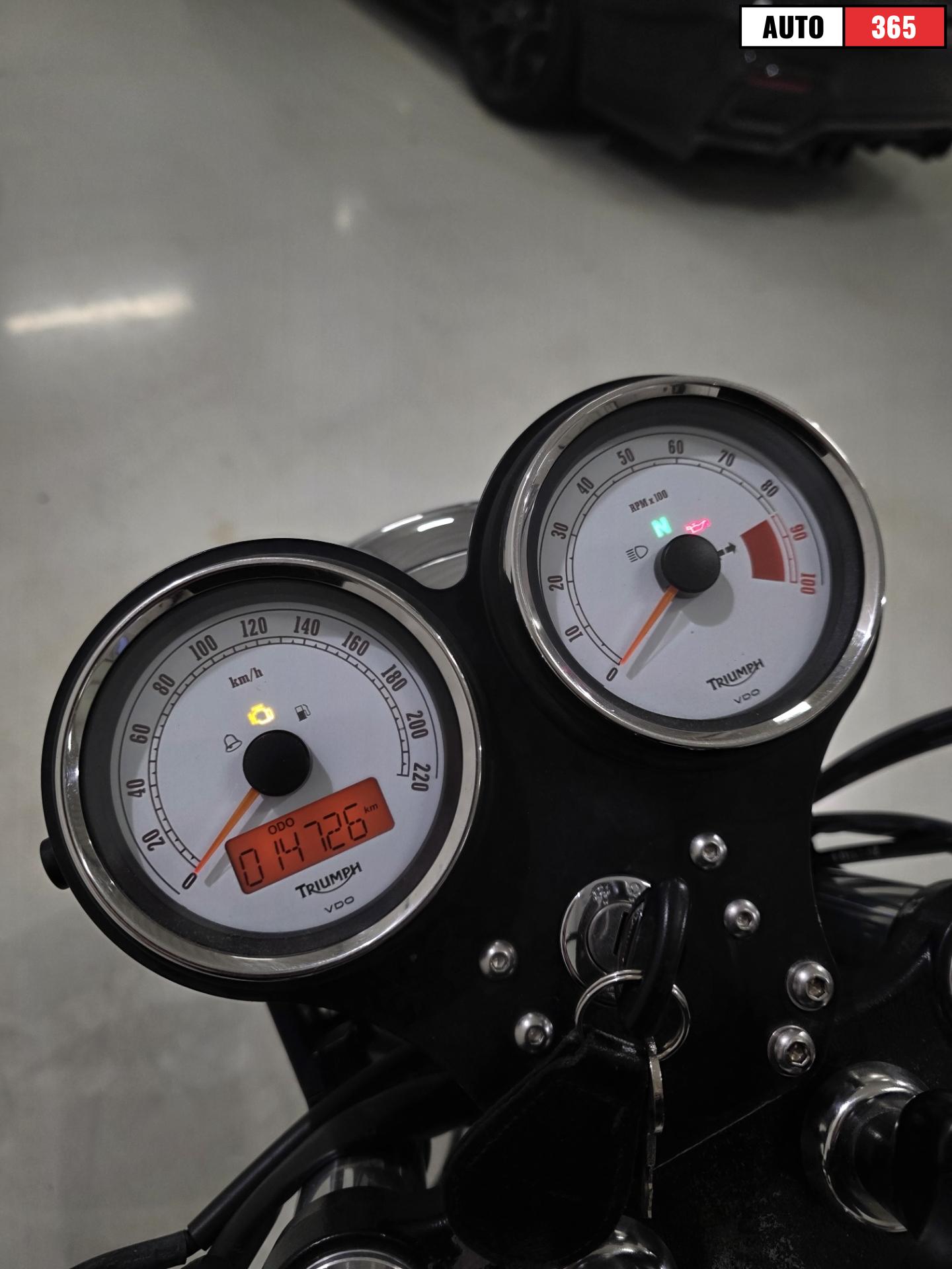 Triumph Thruxton - Image 10