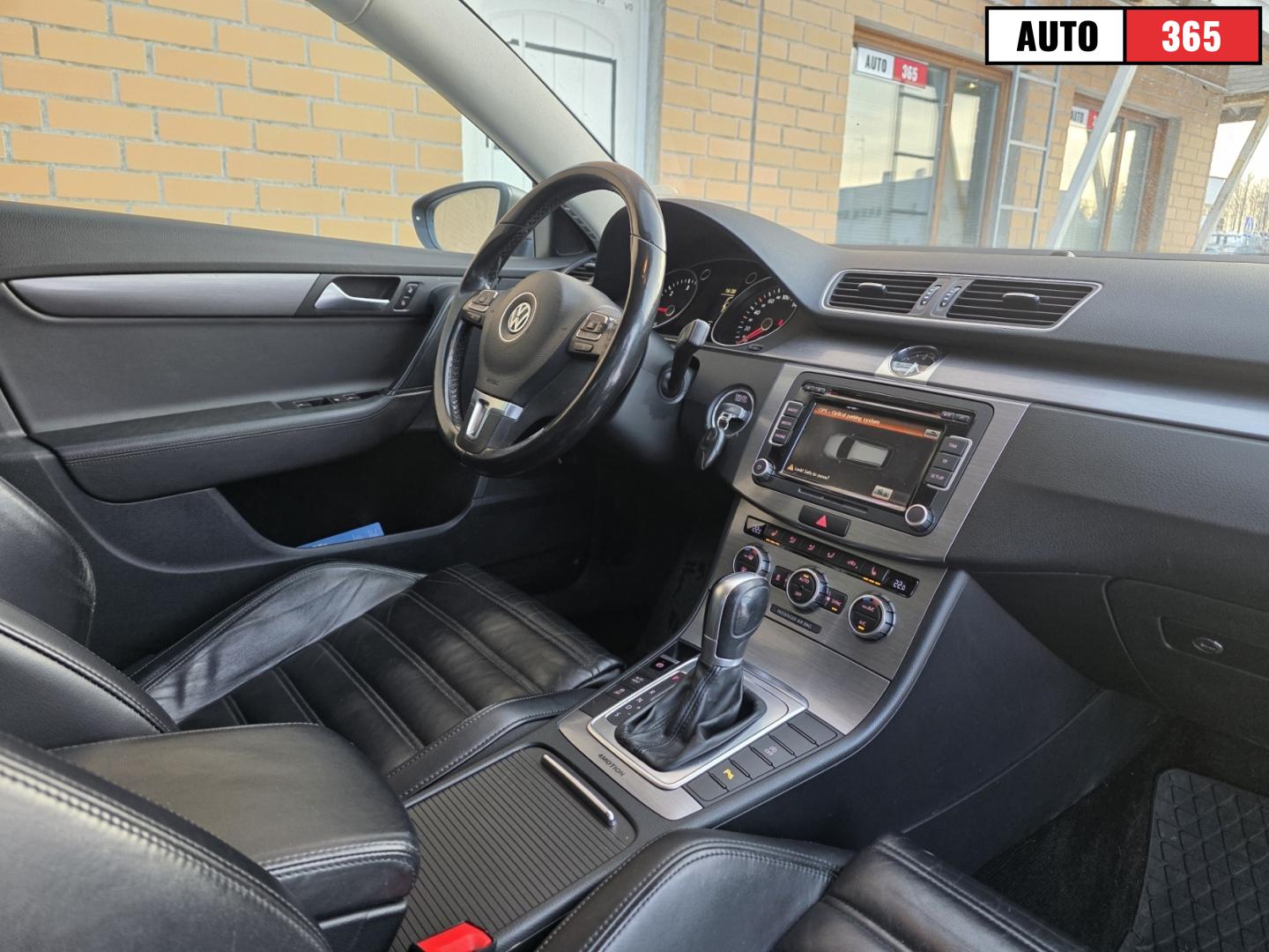 Volkswagen Passat - Image 7