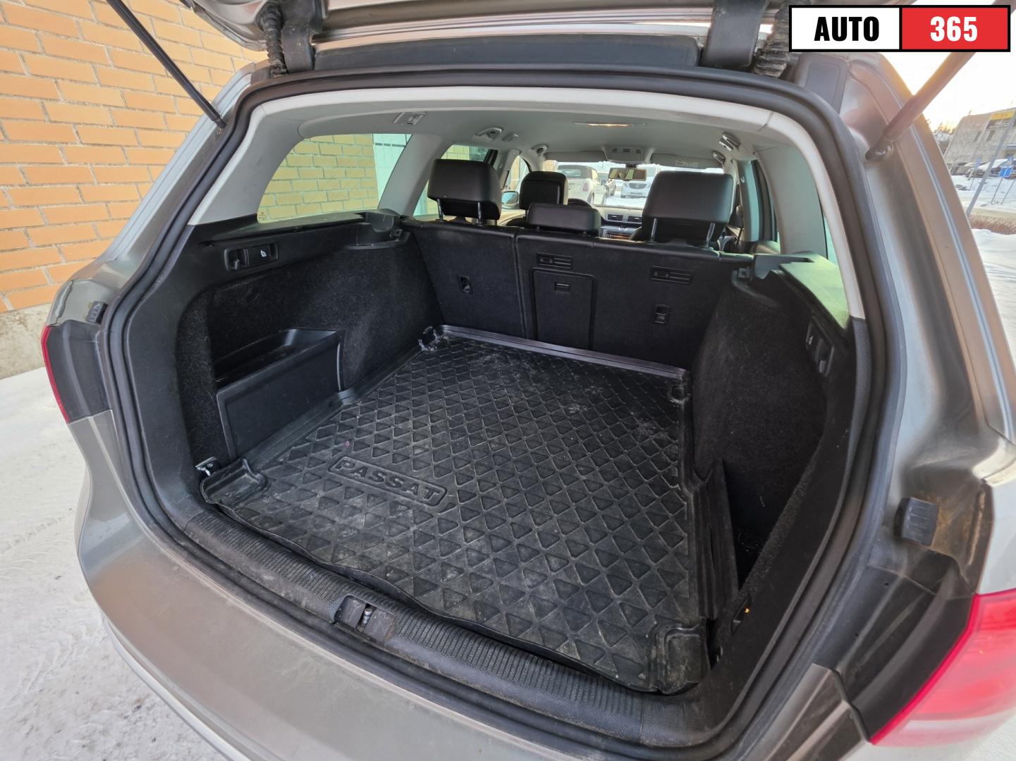 Volkswagen Passat - Image 11