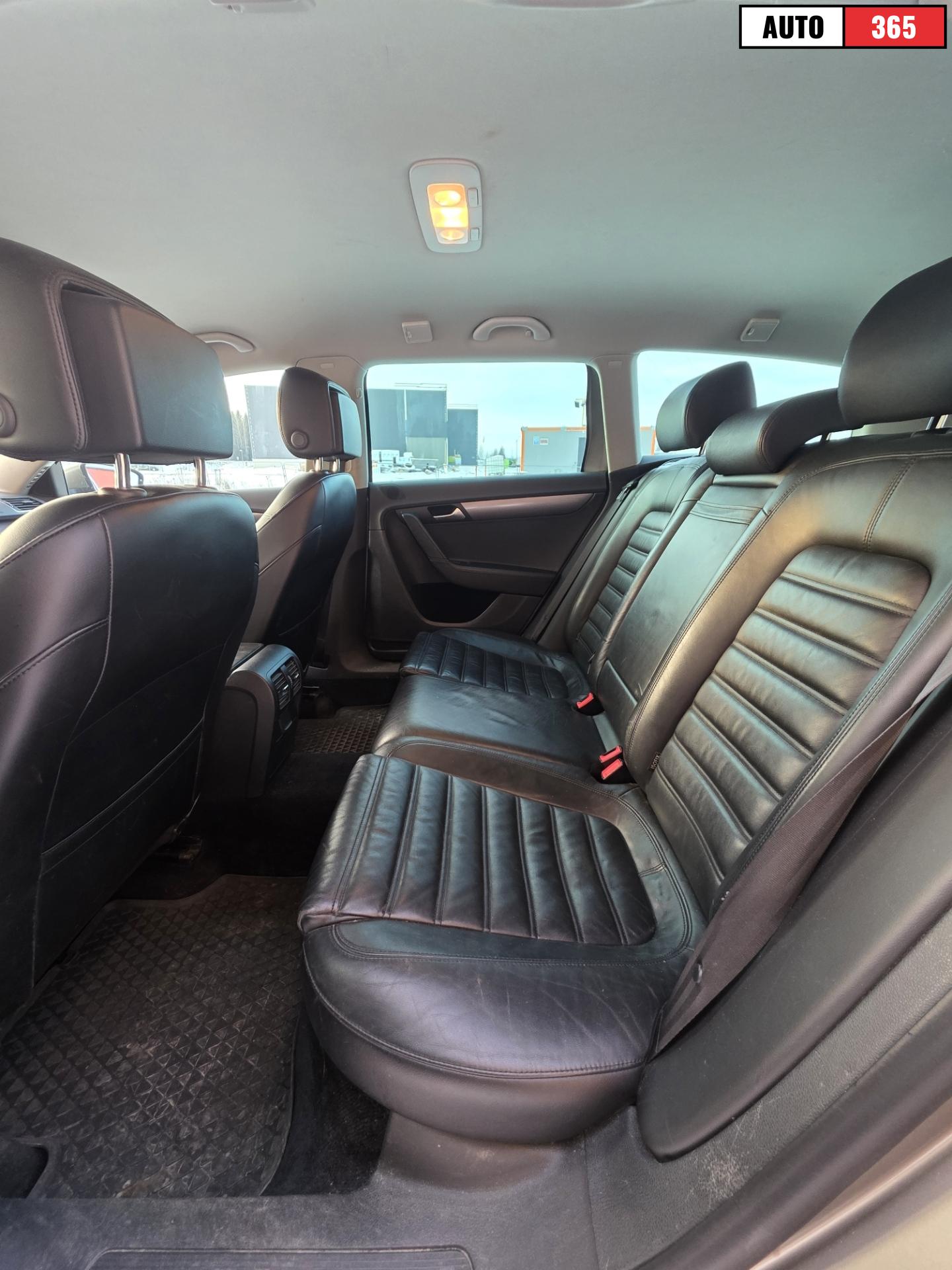 Volkswagen Passat - Image 10