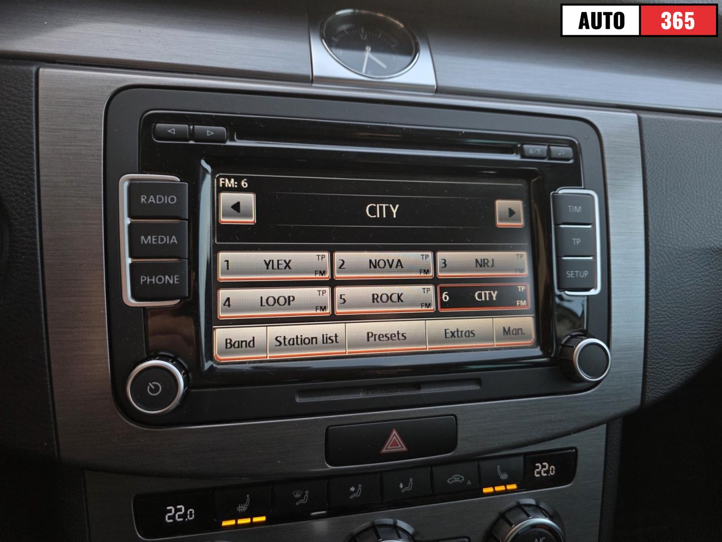 Volkswagen Passat - Image 16