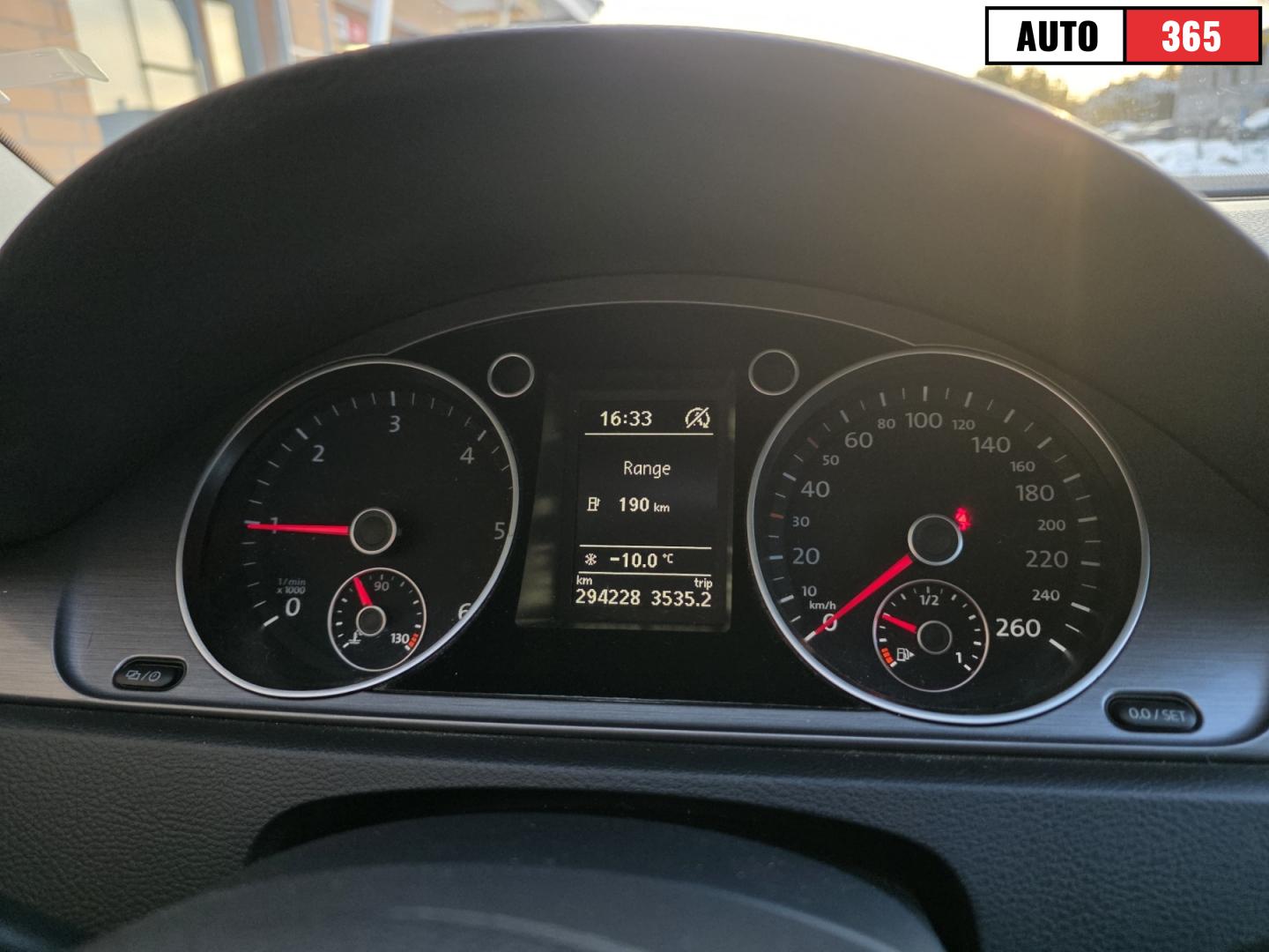 Volkswagen Passat - Image 13