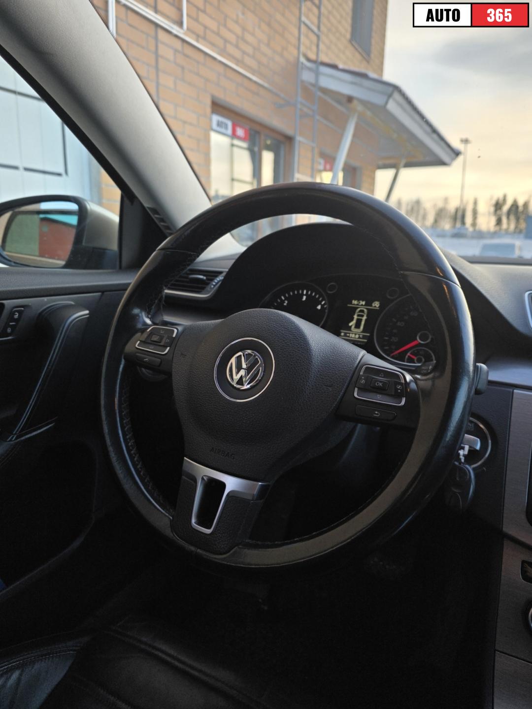 Volkswagen Passat - Image 12