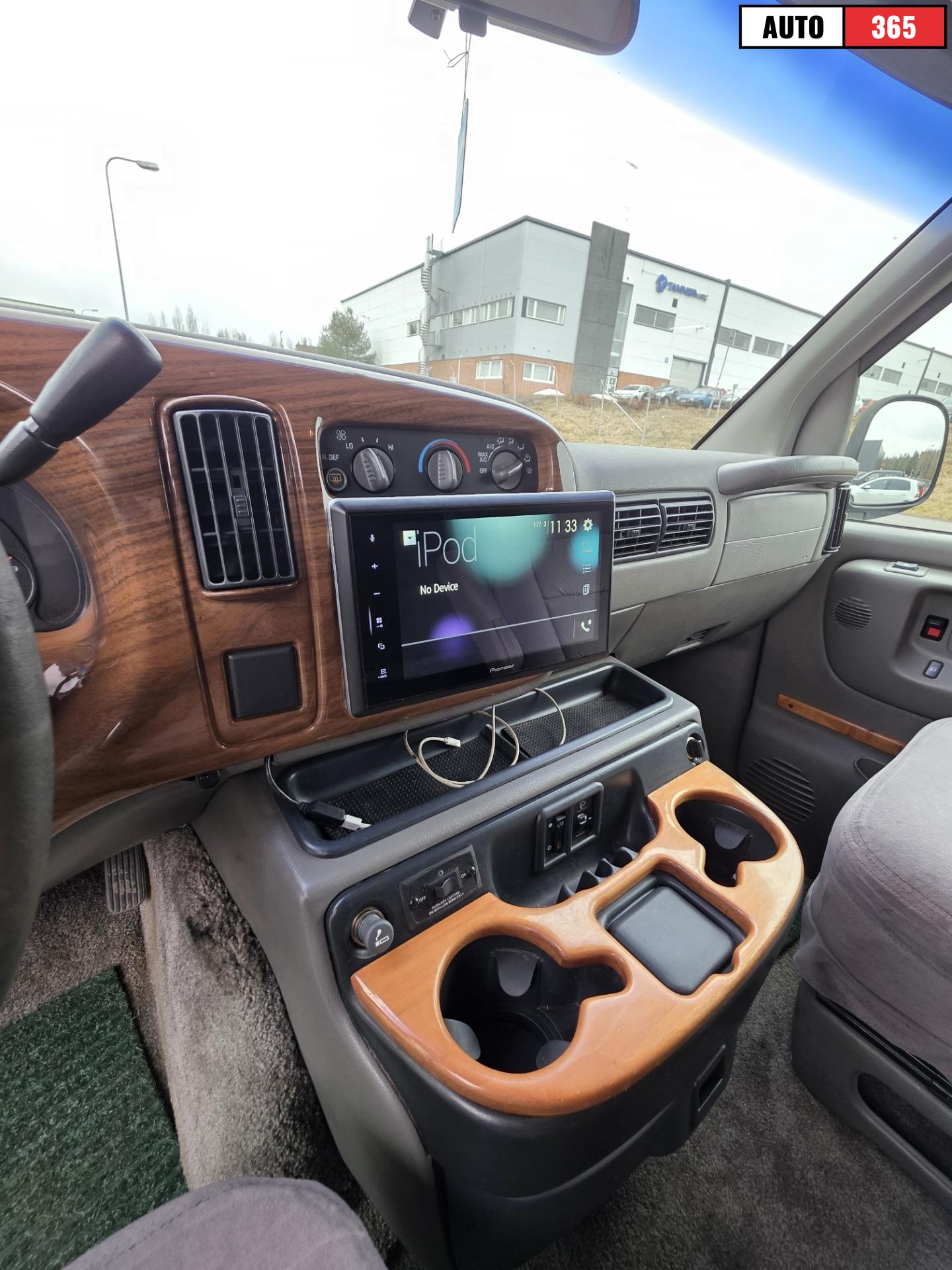 Chevrolet Chevy Van - Image 14