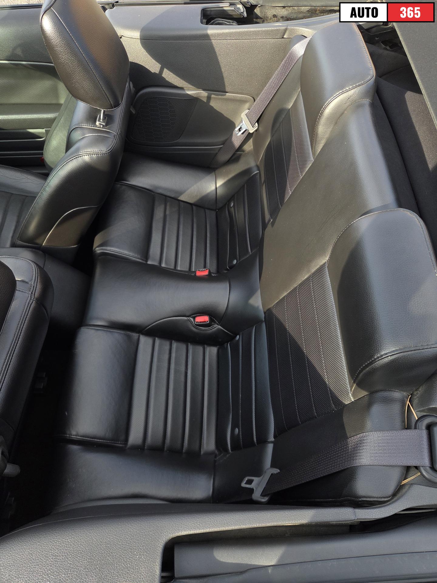 Ford Mustang - Image 10