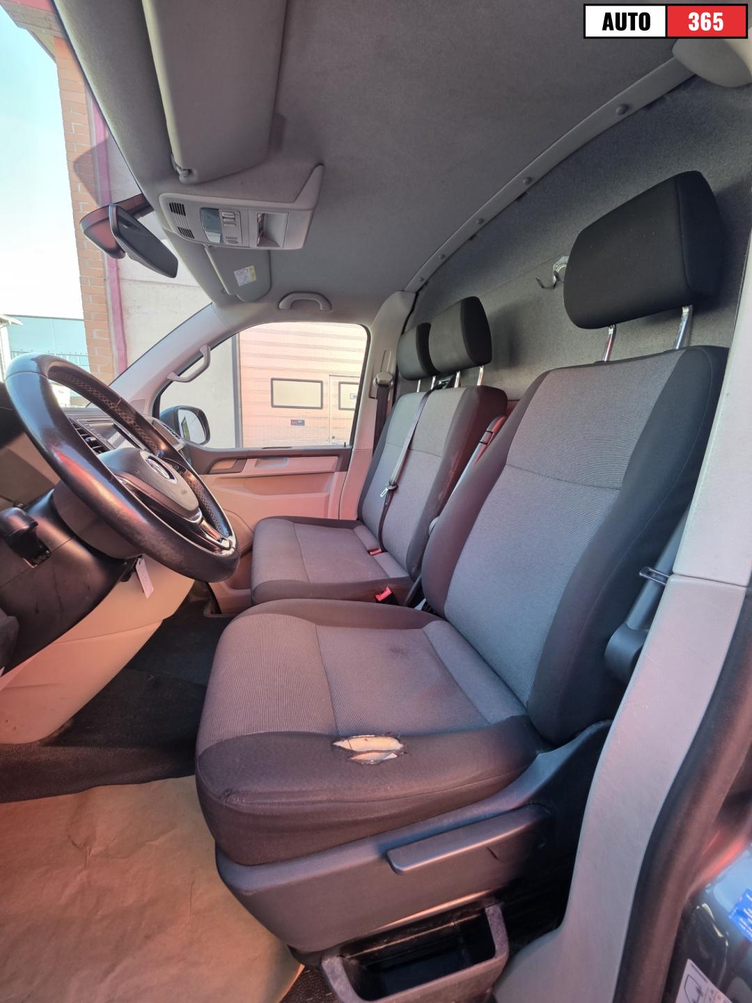 Volkswagen Transporter - Image 5