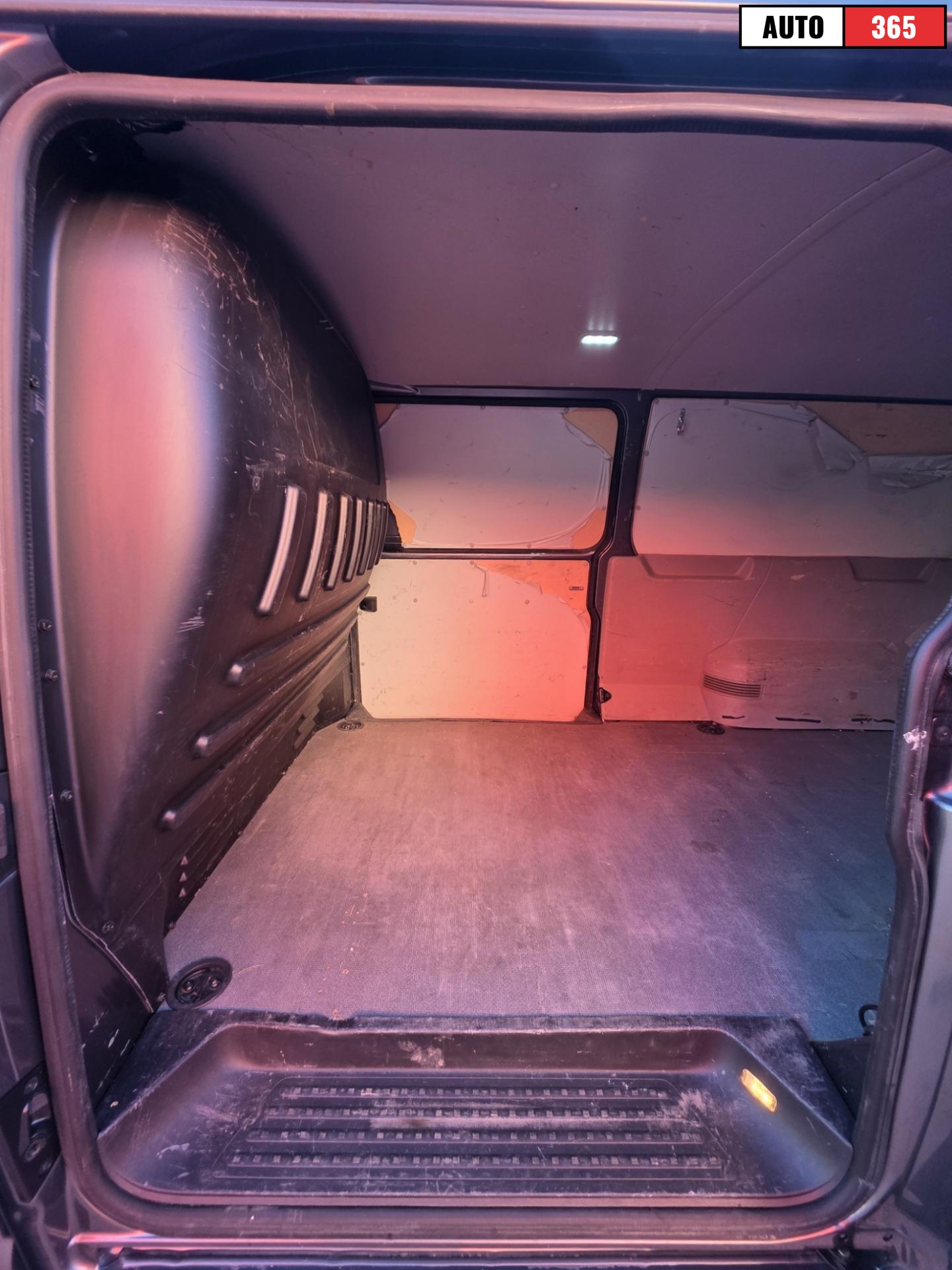 Volkswagen Transporter - Image 17