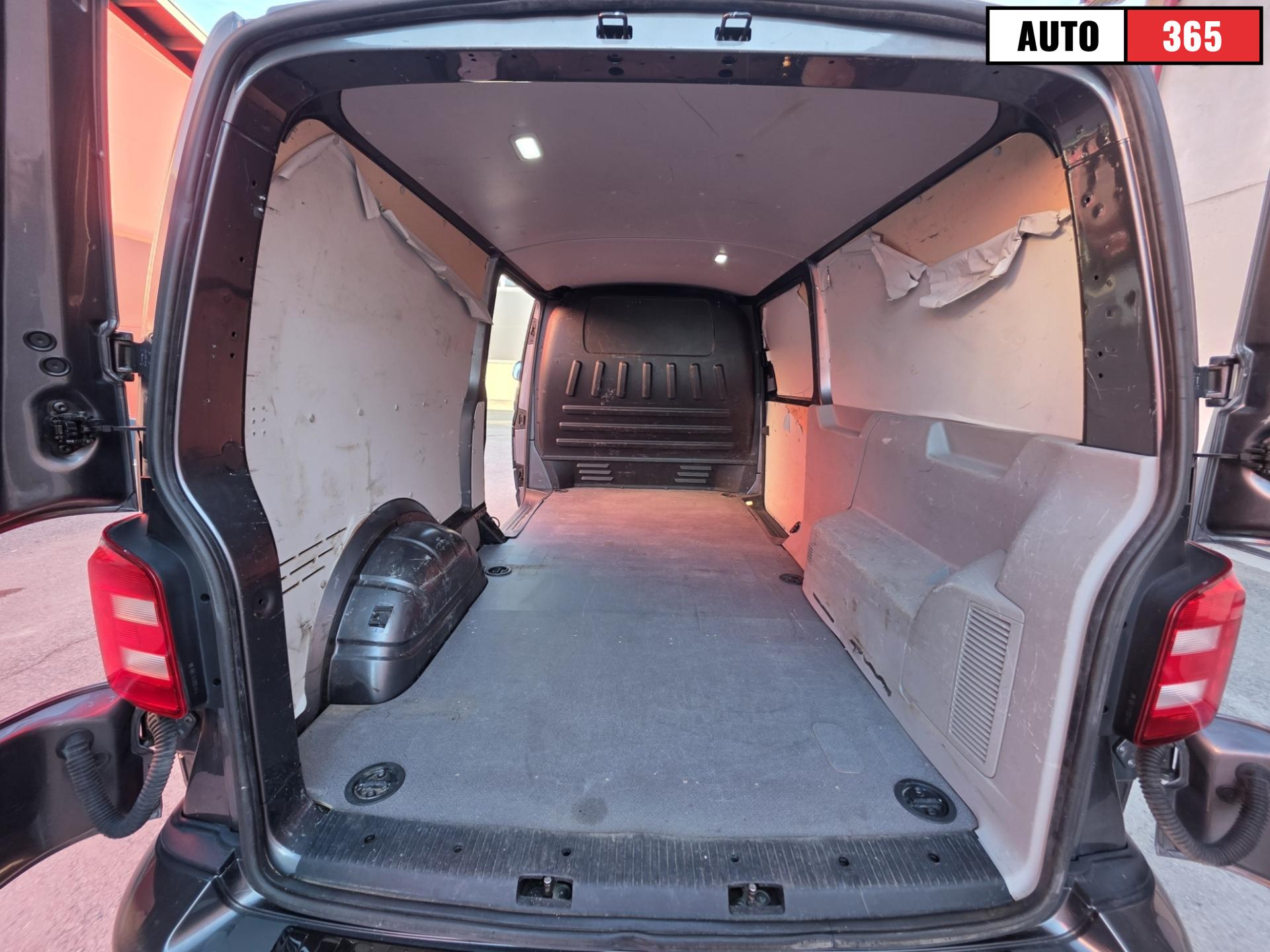 Volkswagen Transporter - Image 16