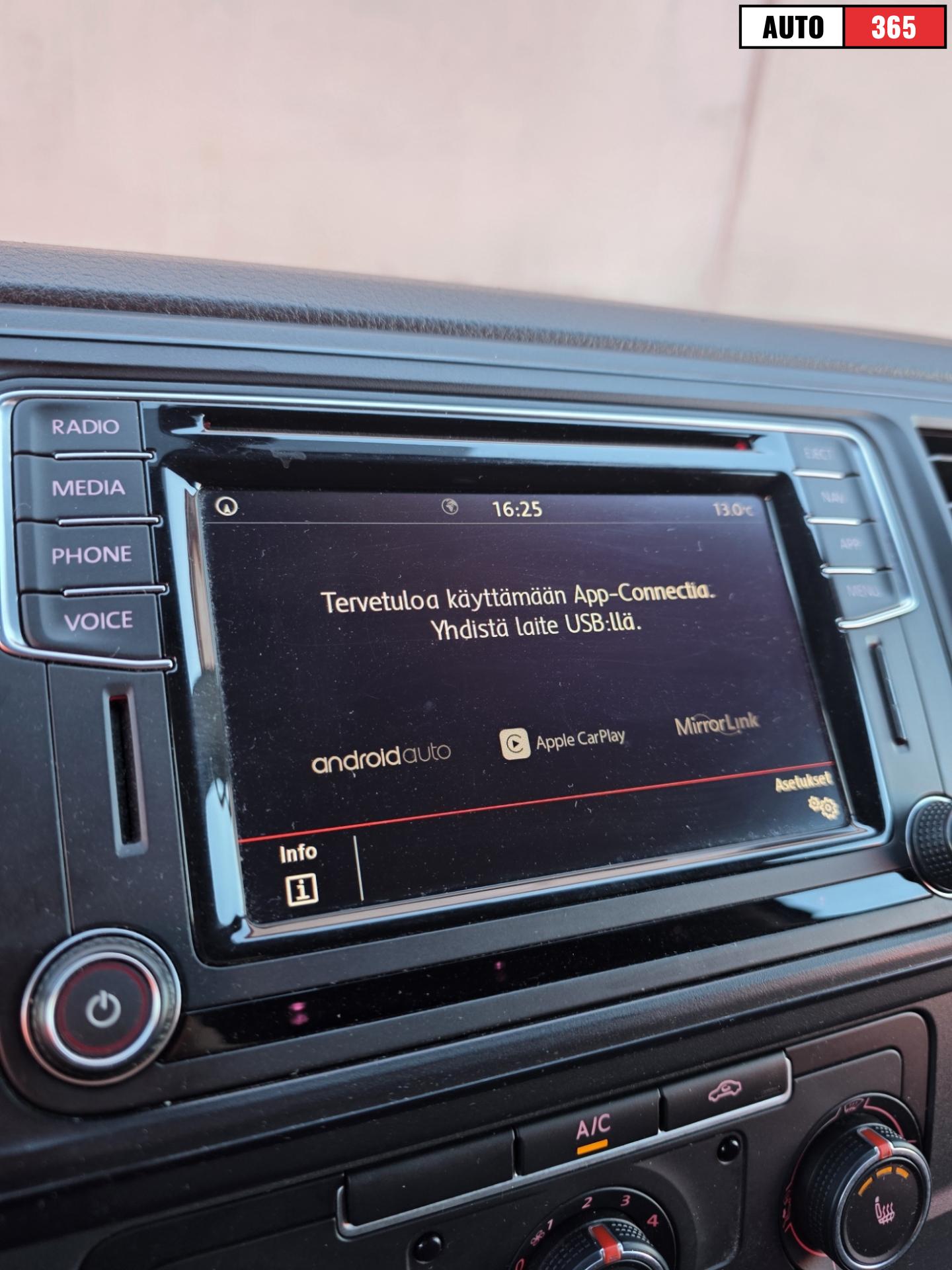 Volkswagen Transporter - Image 12