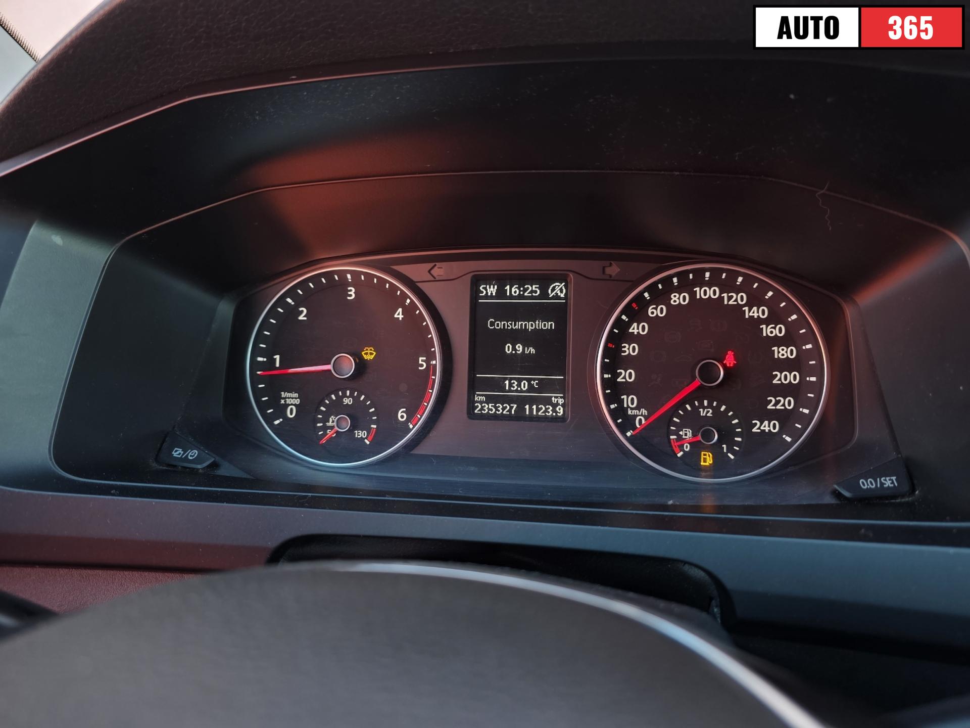 Volkswagen Transporter - Image 9