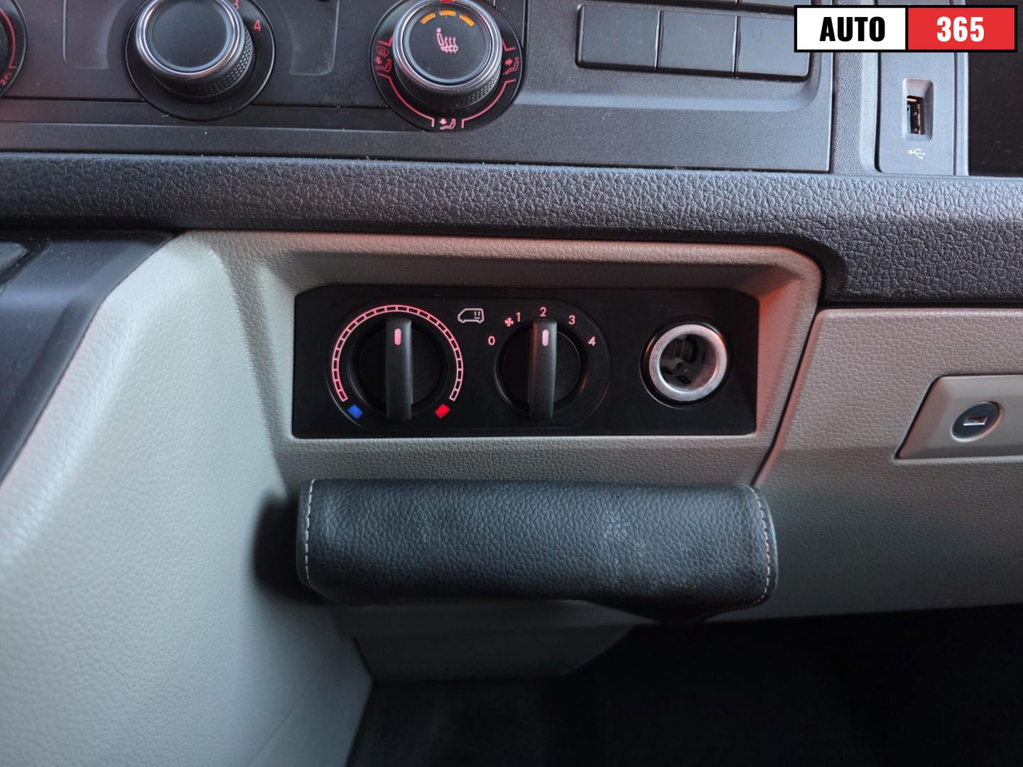 Volkswagen Transporter - Image 14