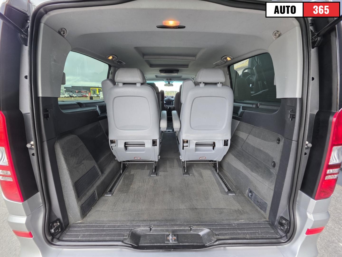 Mercedes-Benz Viano - Image 10