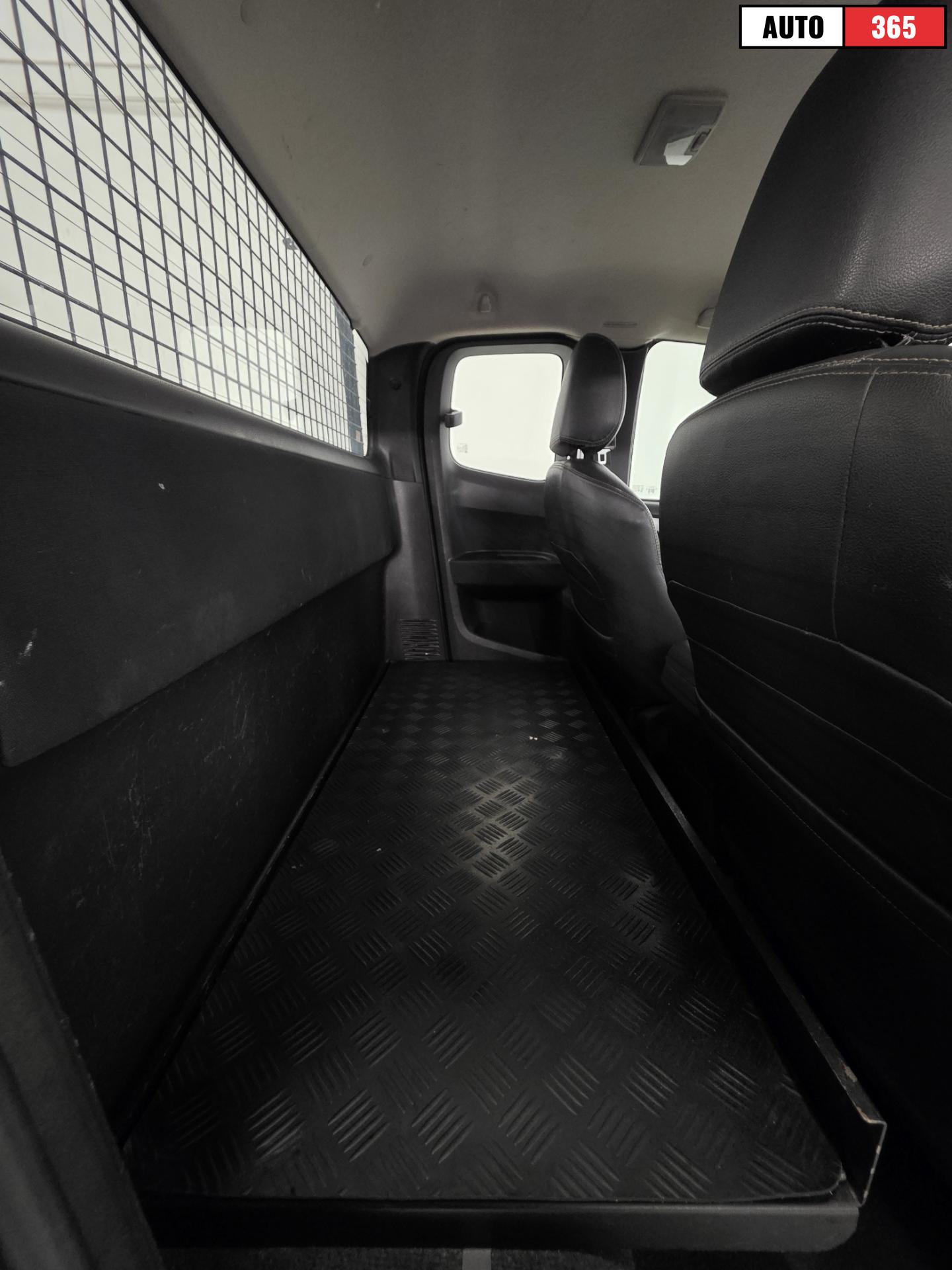 Isuzu D-Max - Image 11