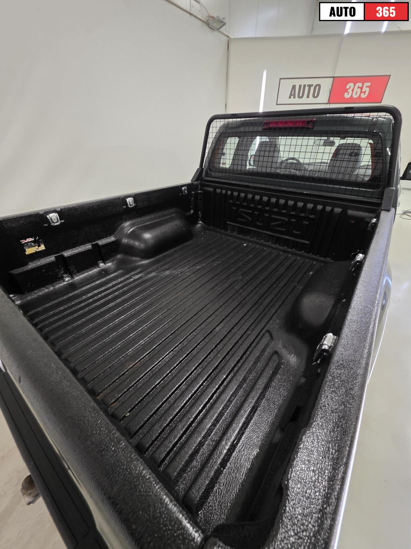 Isuzu D-Max - Image 7