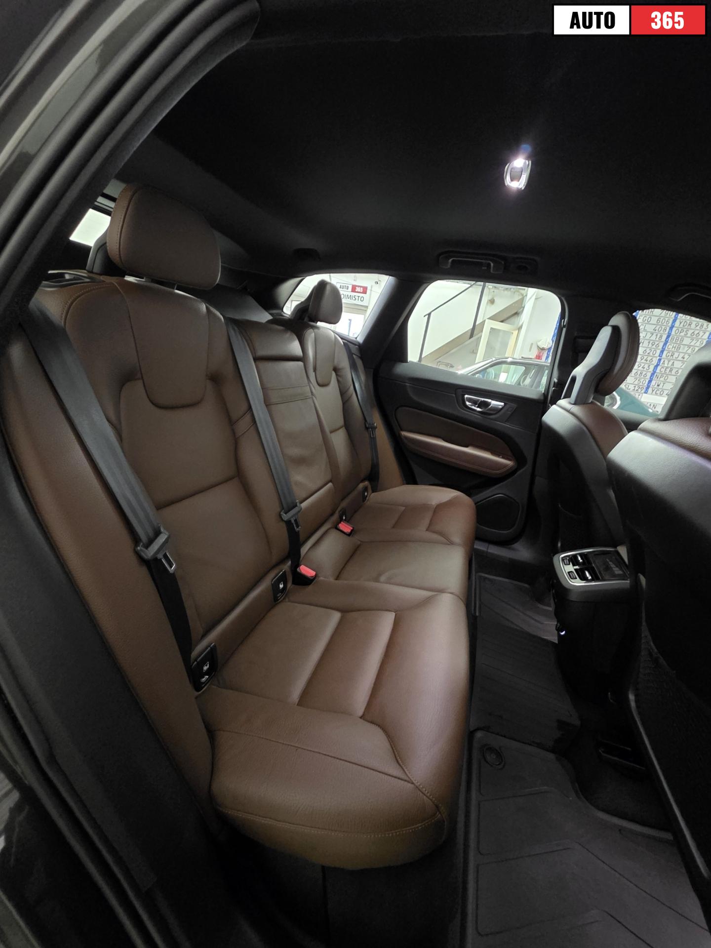 Volvo XC60 - Image 8