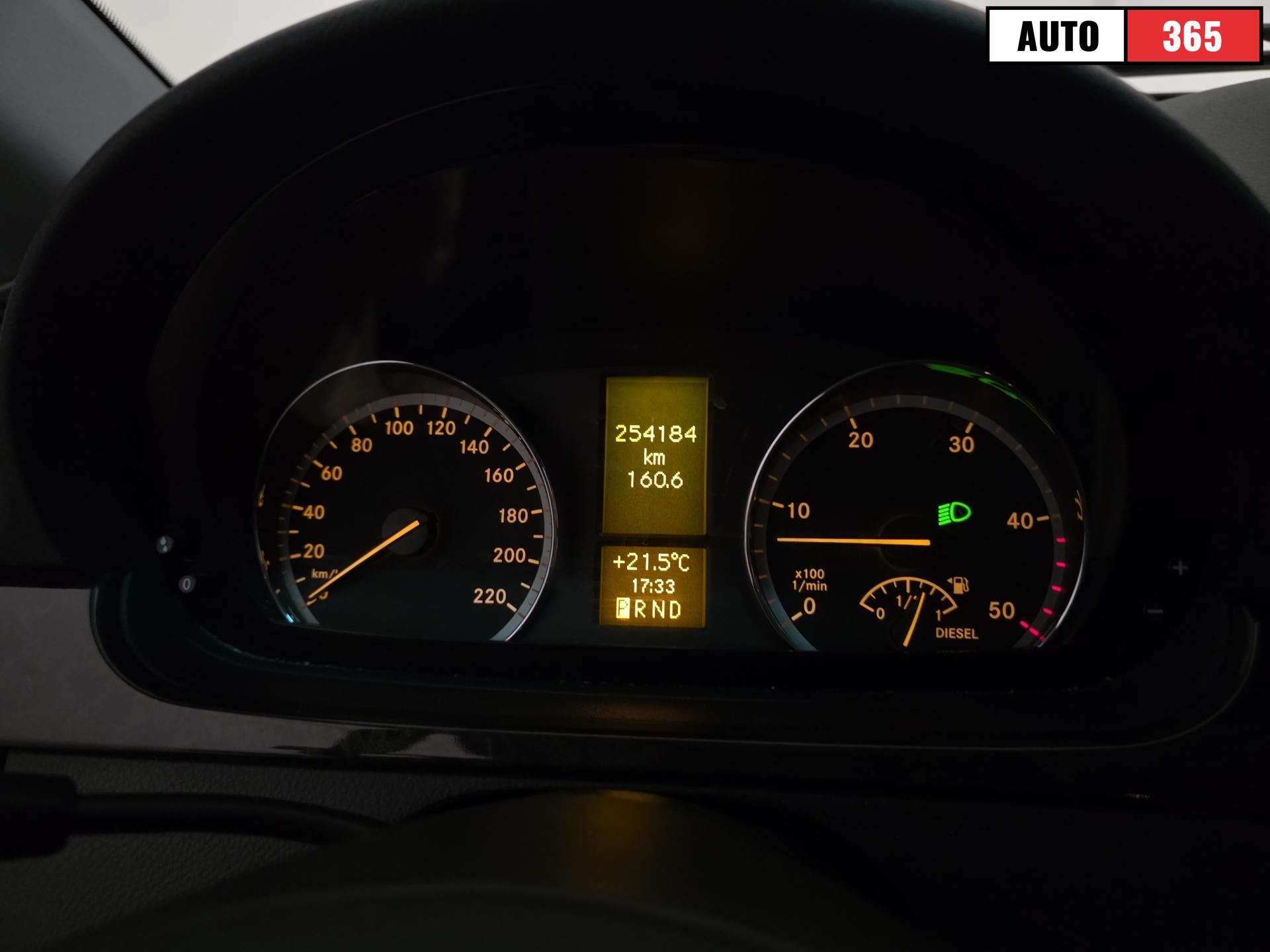 Mercedes-Benz Viano - Image 13