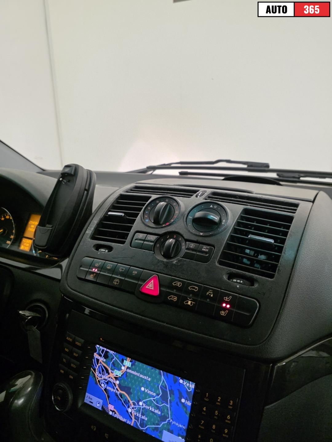 Mercedes-Benz Viano - Image 15