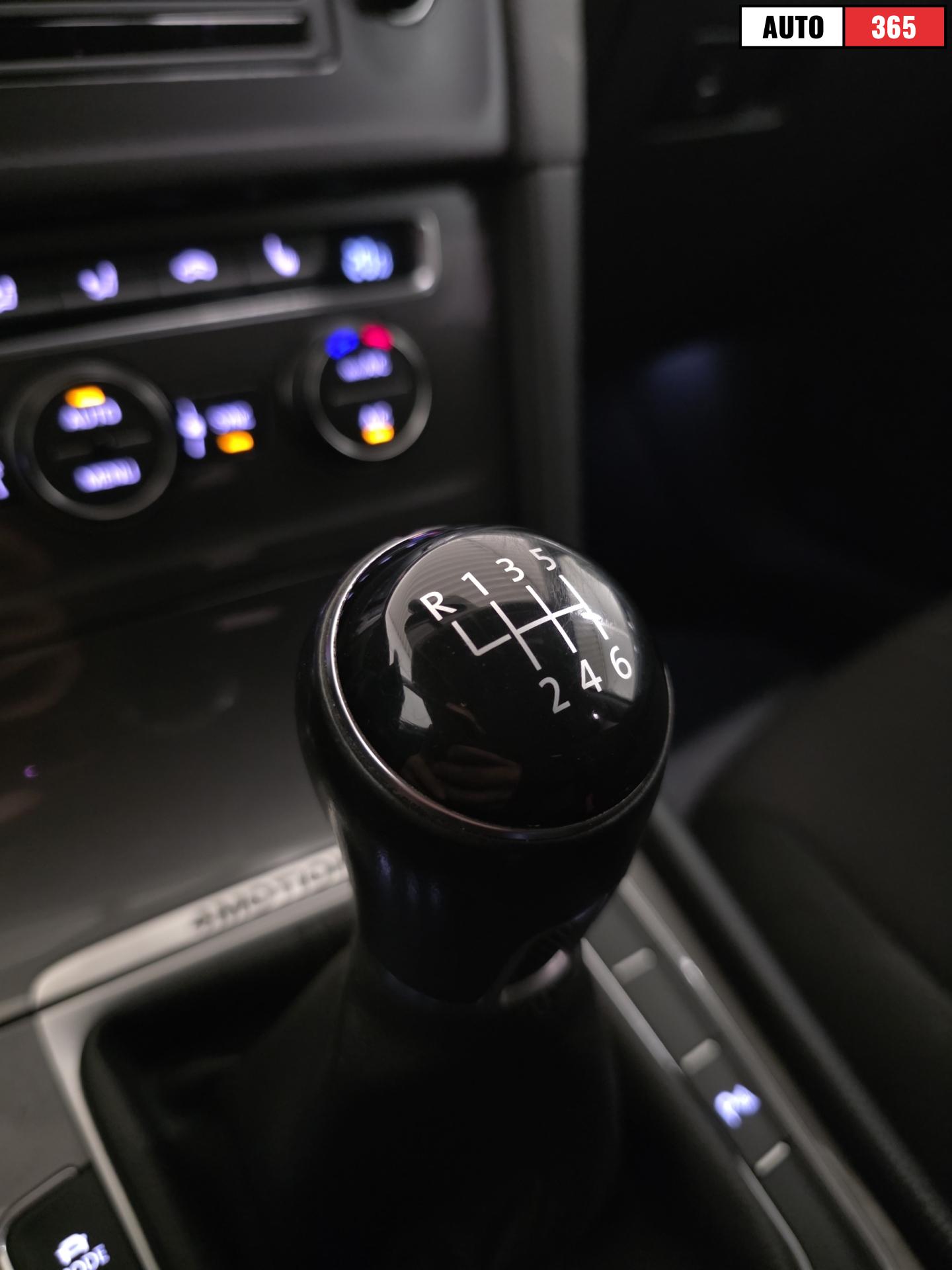 Volkswagen Golf - Image 14