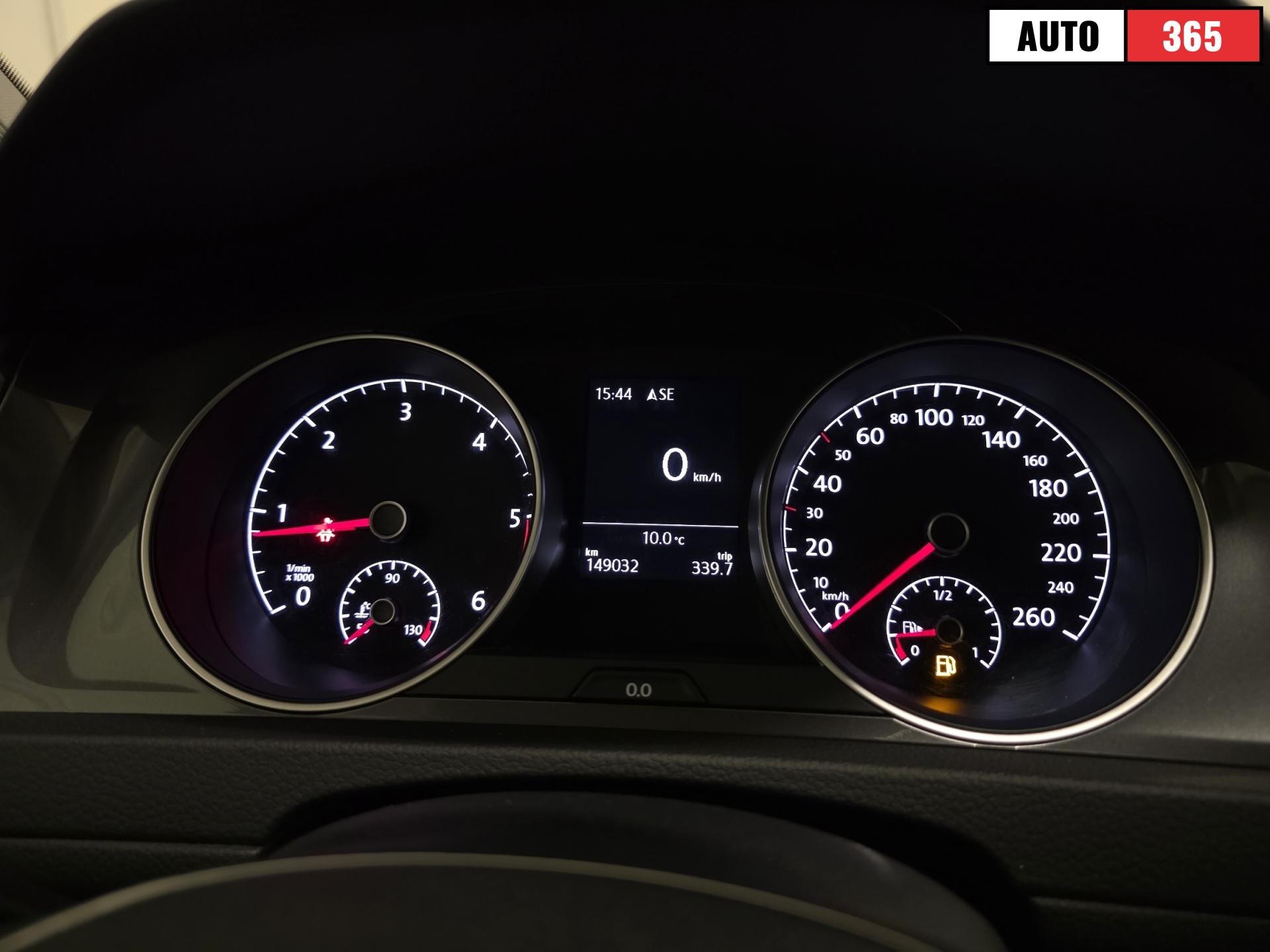 Volkswagen Golf - Image 11