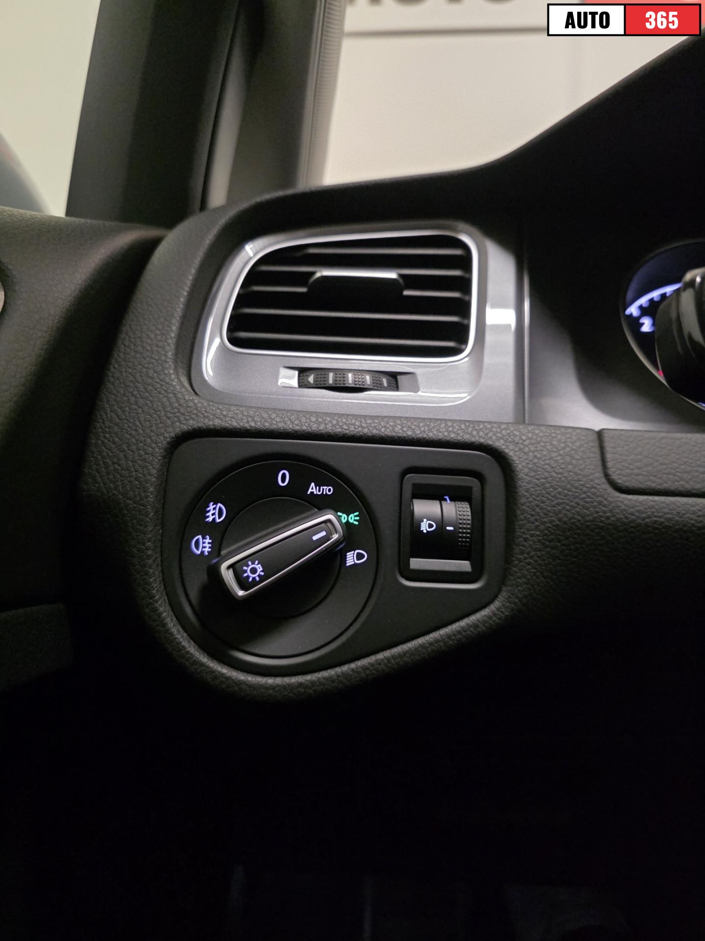 Volkswagen Golf - Image 20