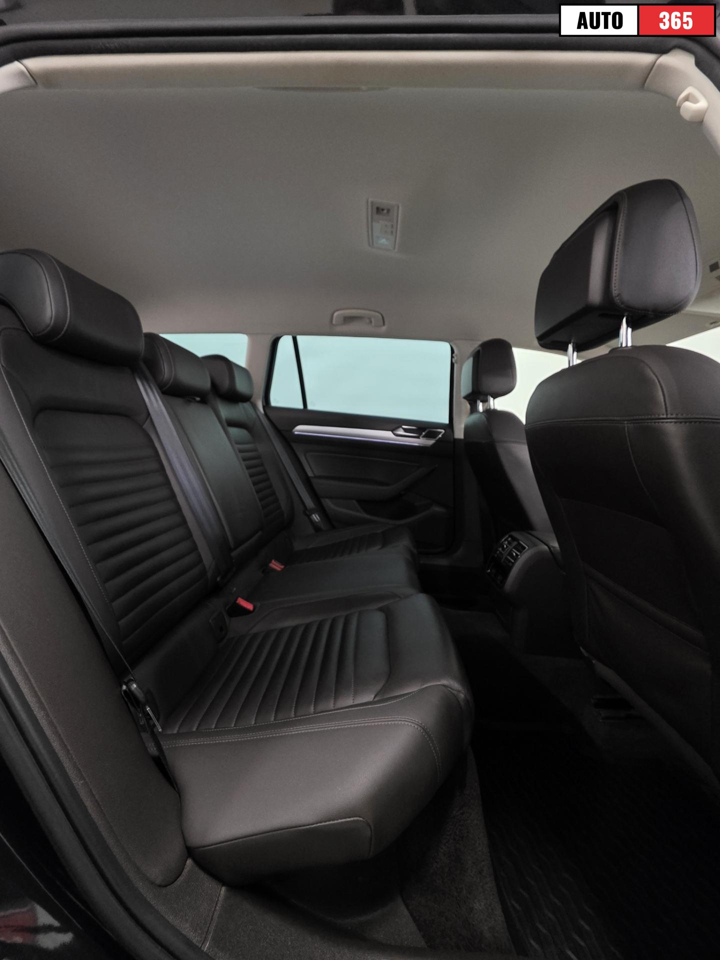 Volkswagen Passat - Image 8
