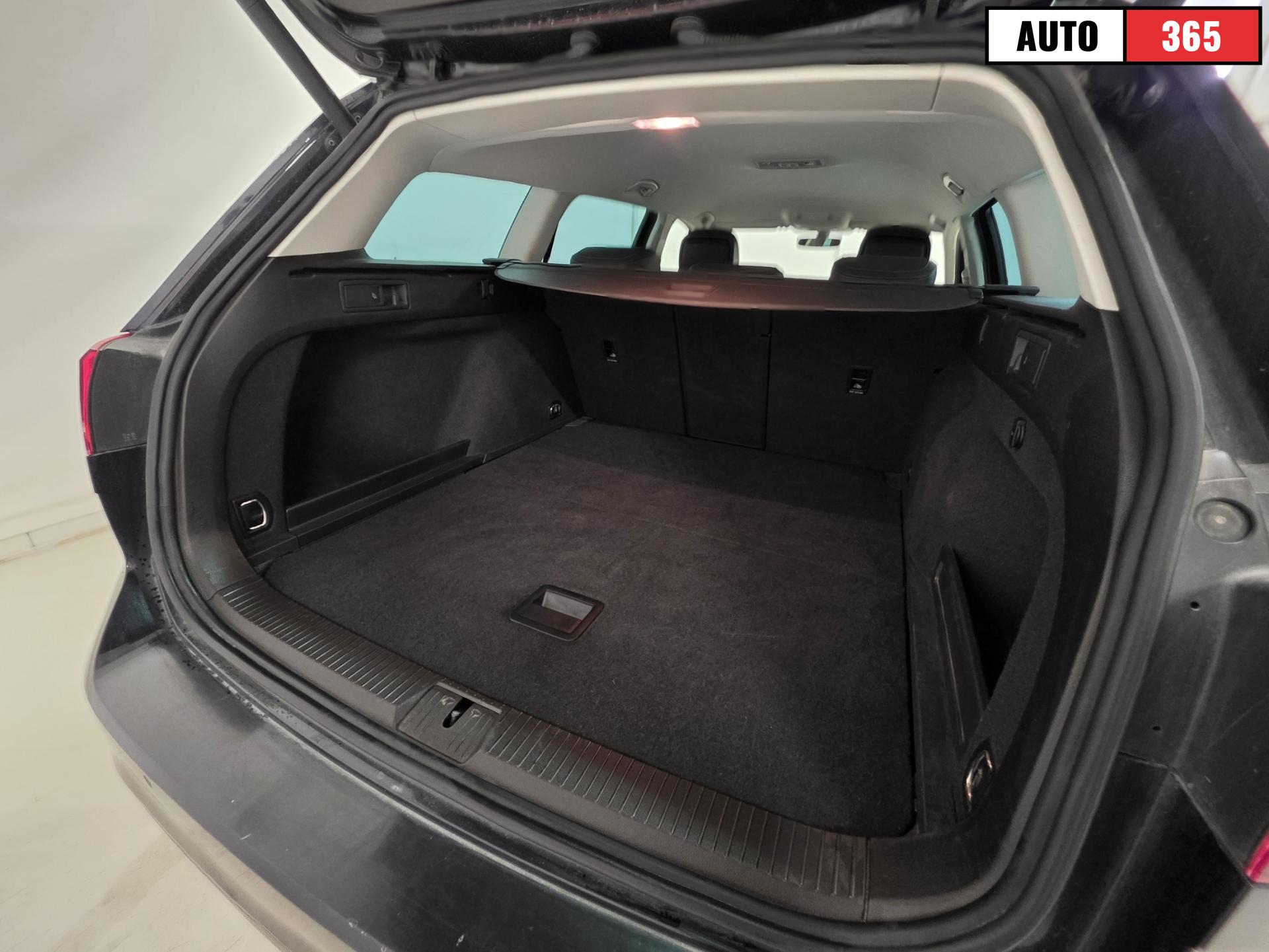 Volkswagen Passat - Image 10