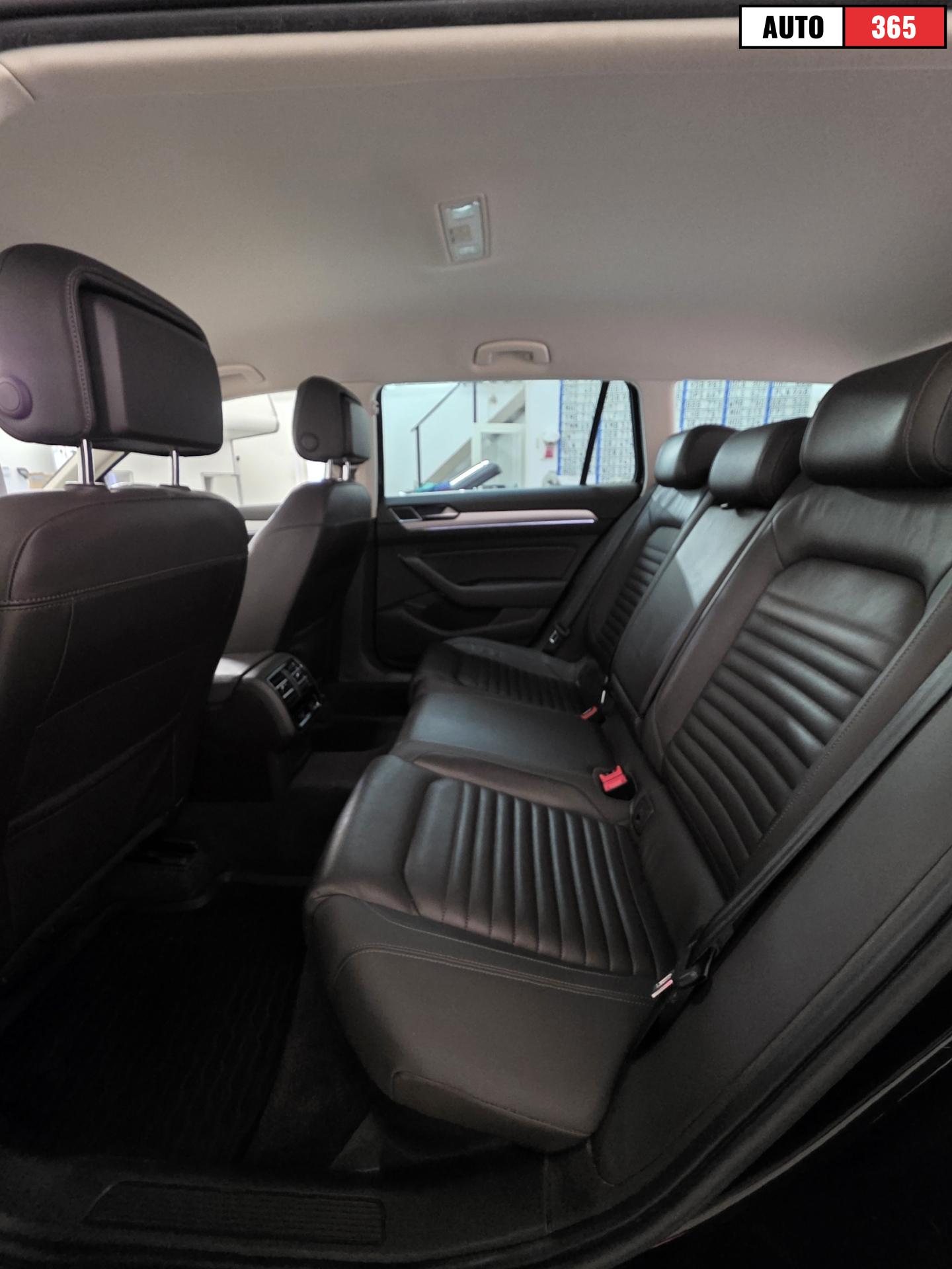 Volkswagen Passat - Image 9