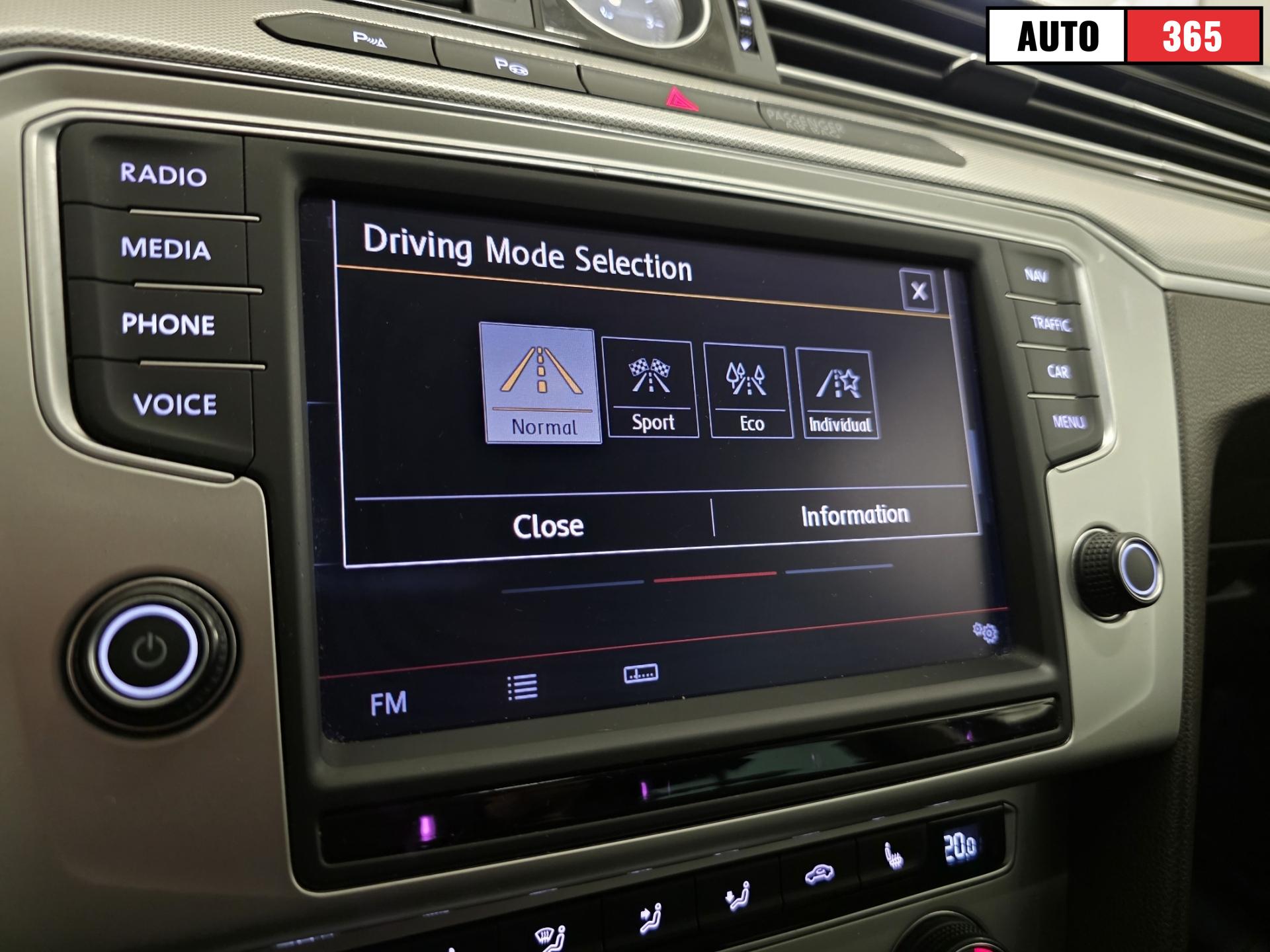 Volkswagen Passat - Image 18