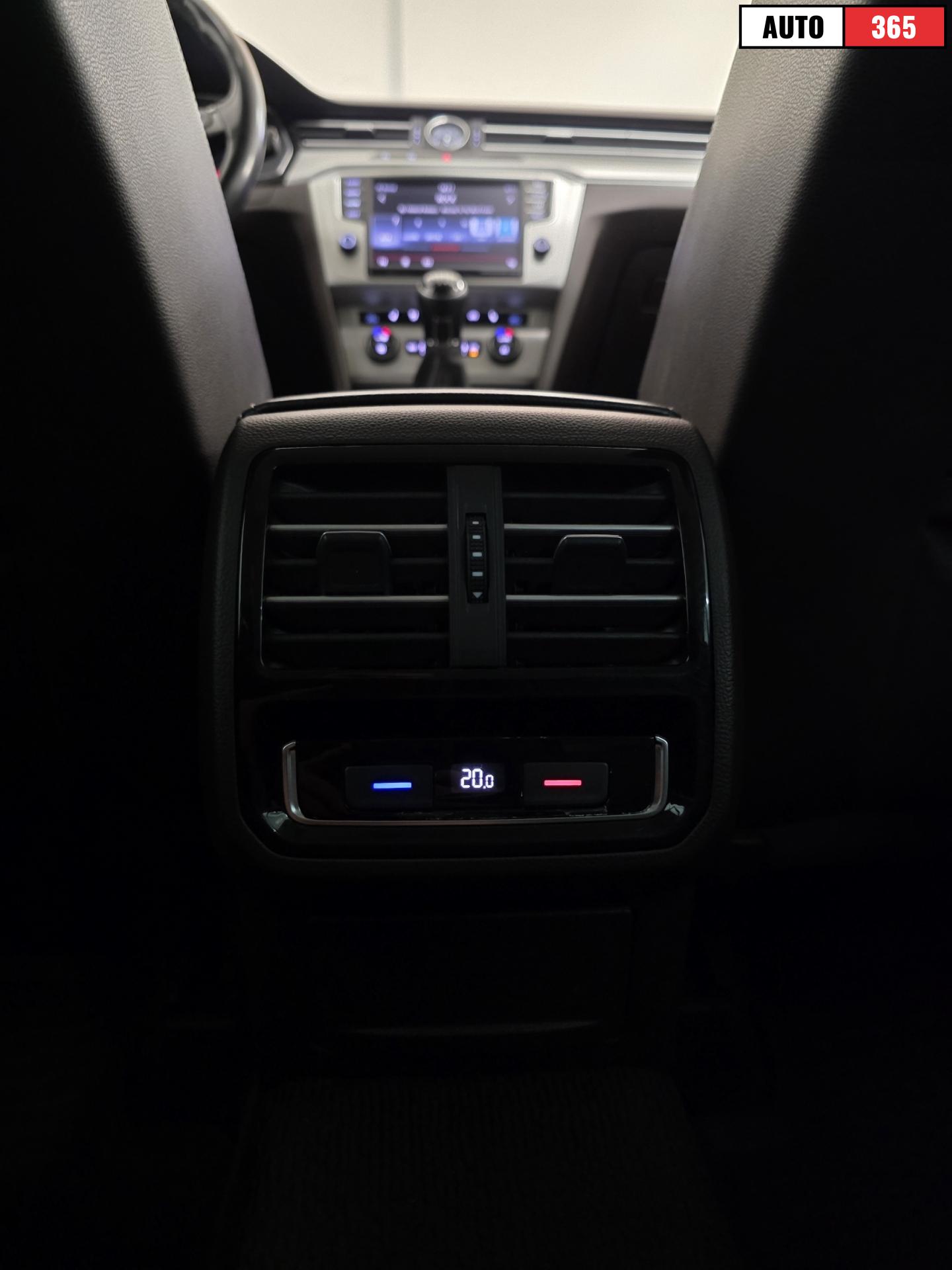 Volkswagen Passat - Image 20