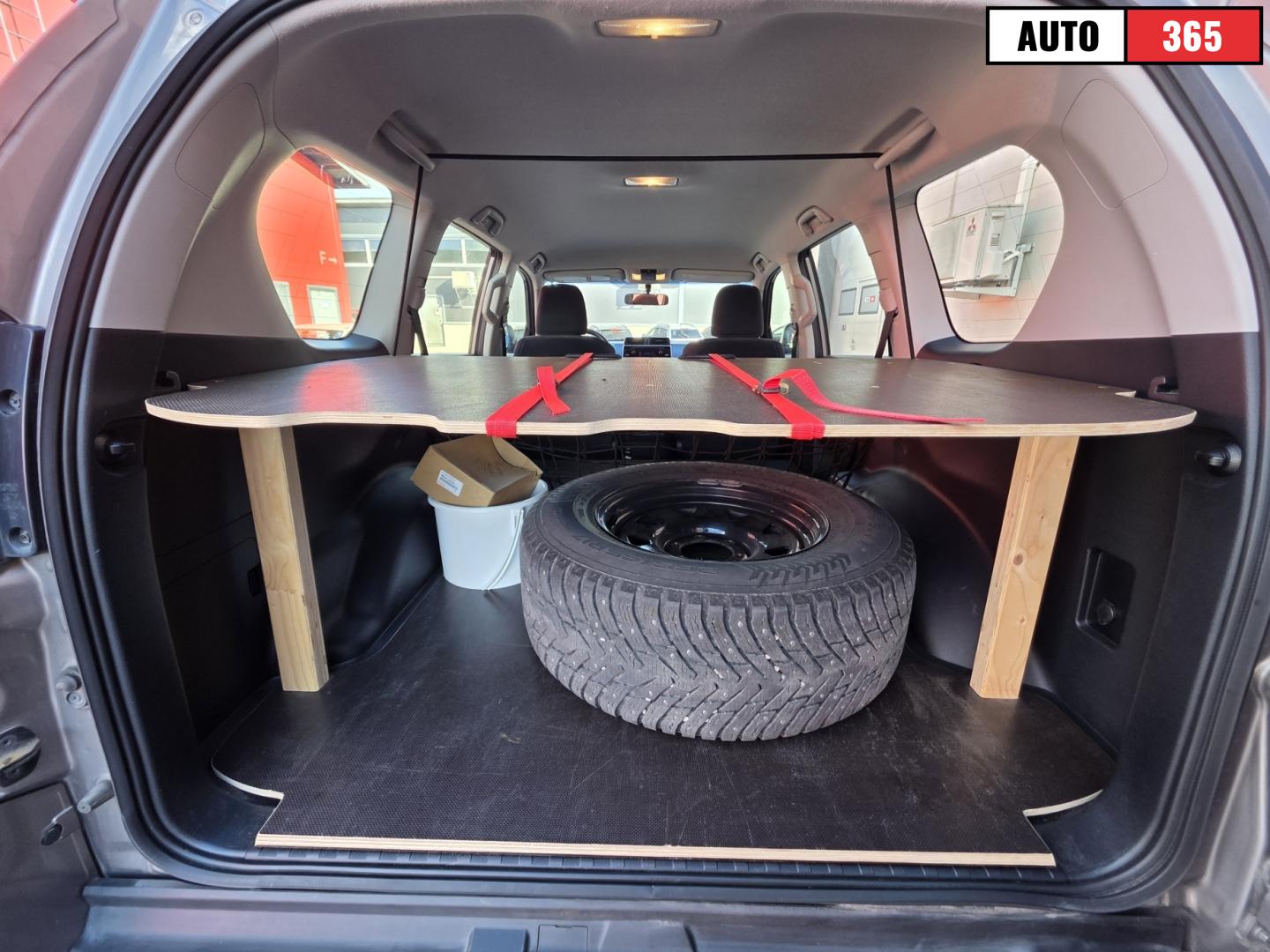 Toyota Land Cruiser - Image 10