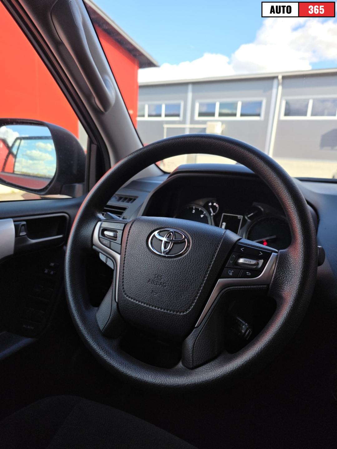 Toyota Land Cruiser - Image 12